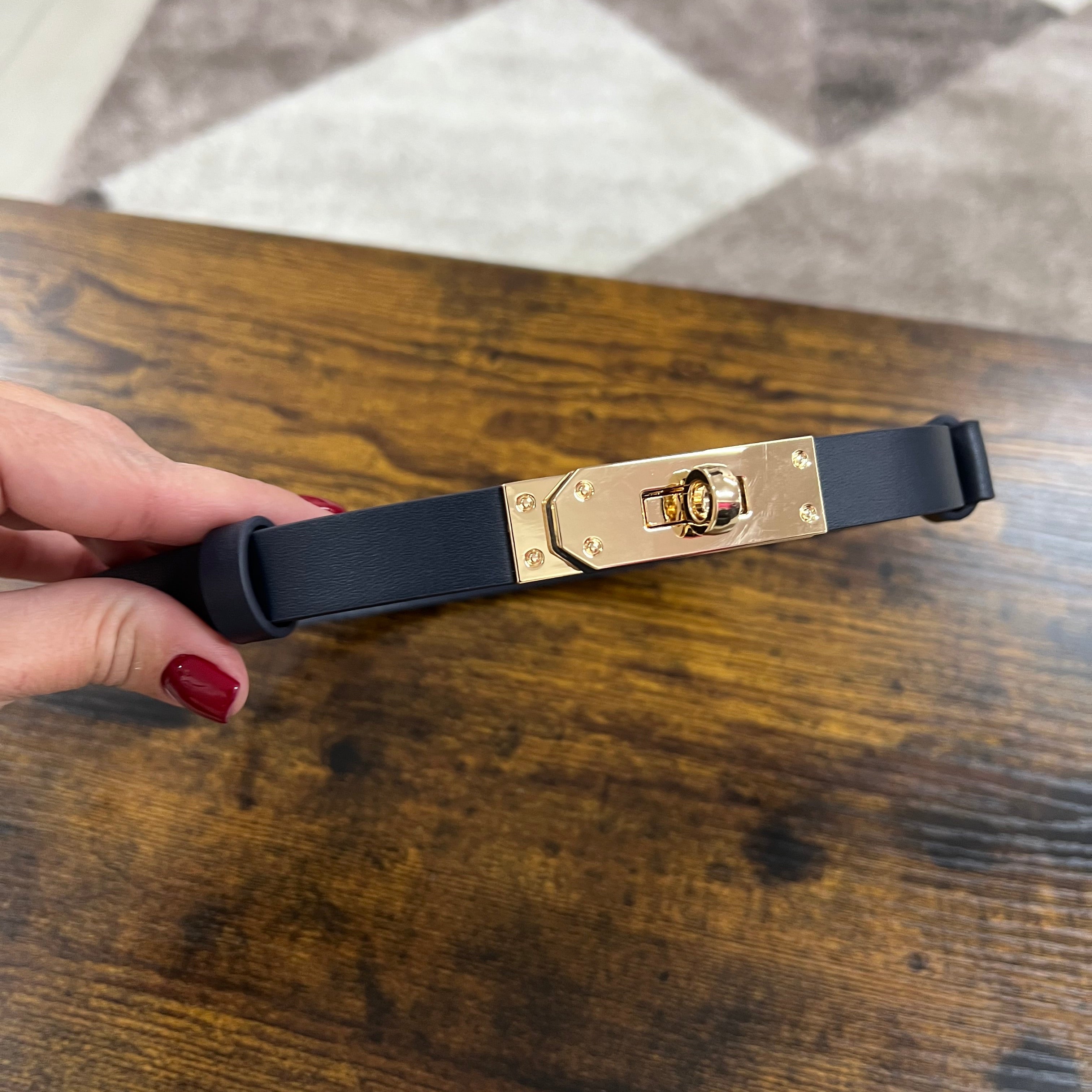 Cintura senza buchi blu navy e oro