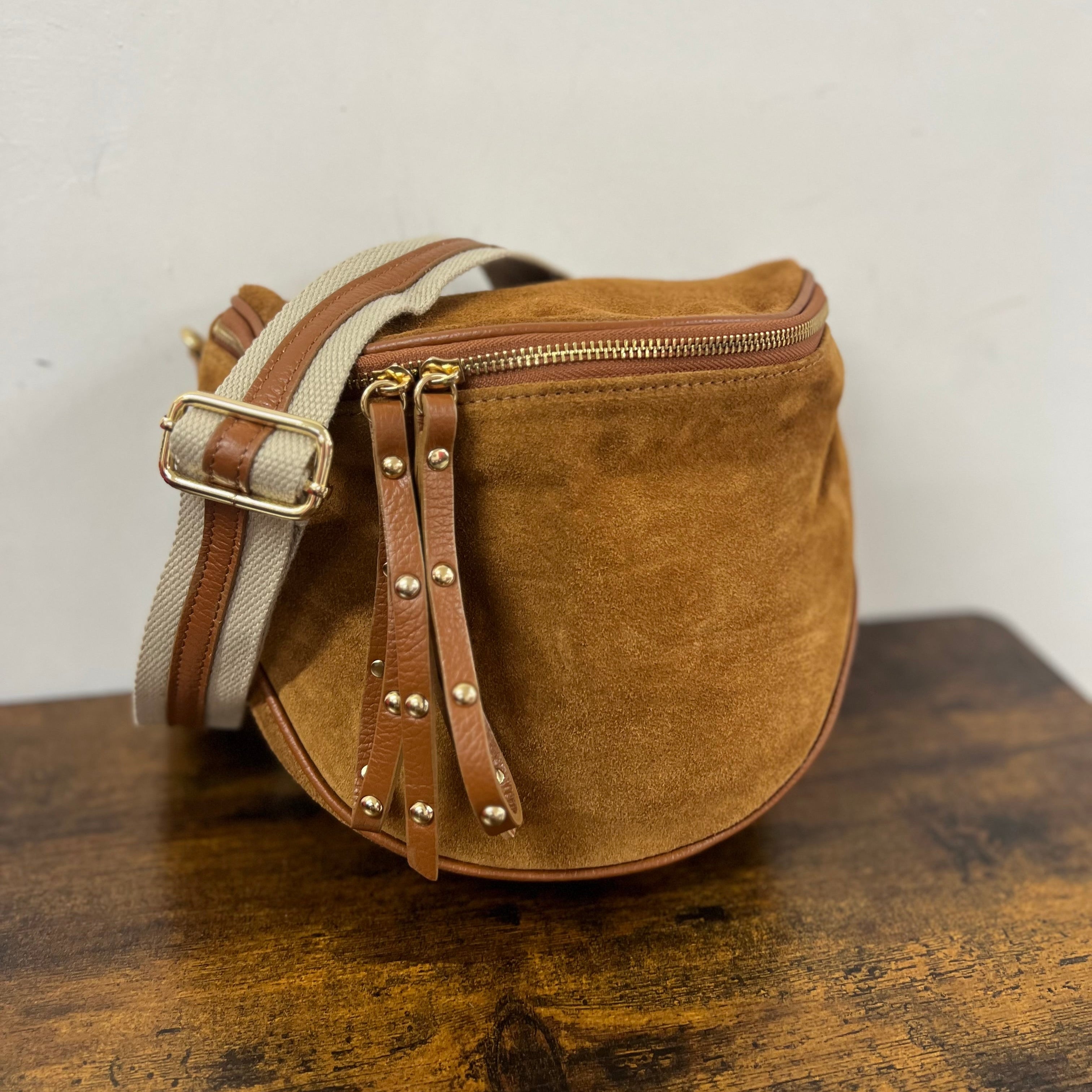 Marsupione z suede cuoio chiaro
