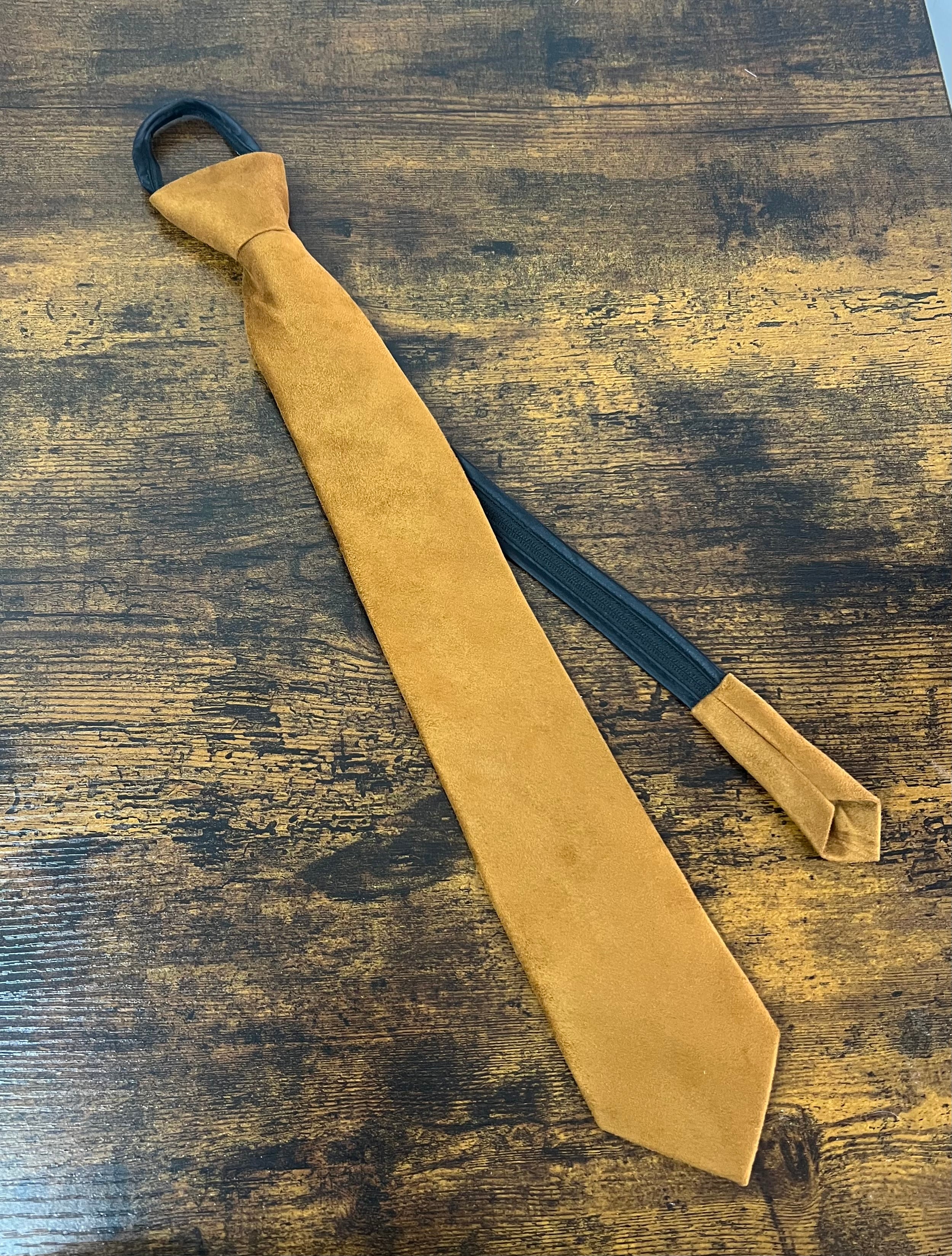 Light brown suede tie