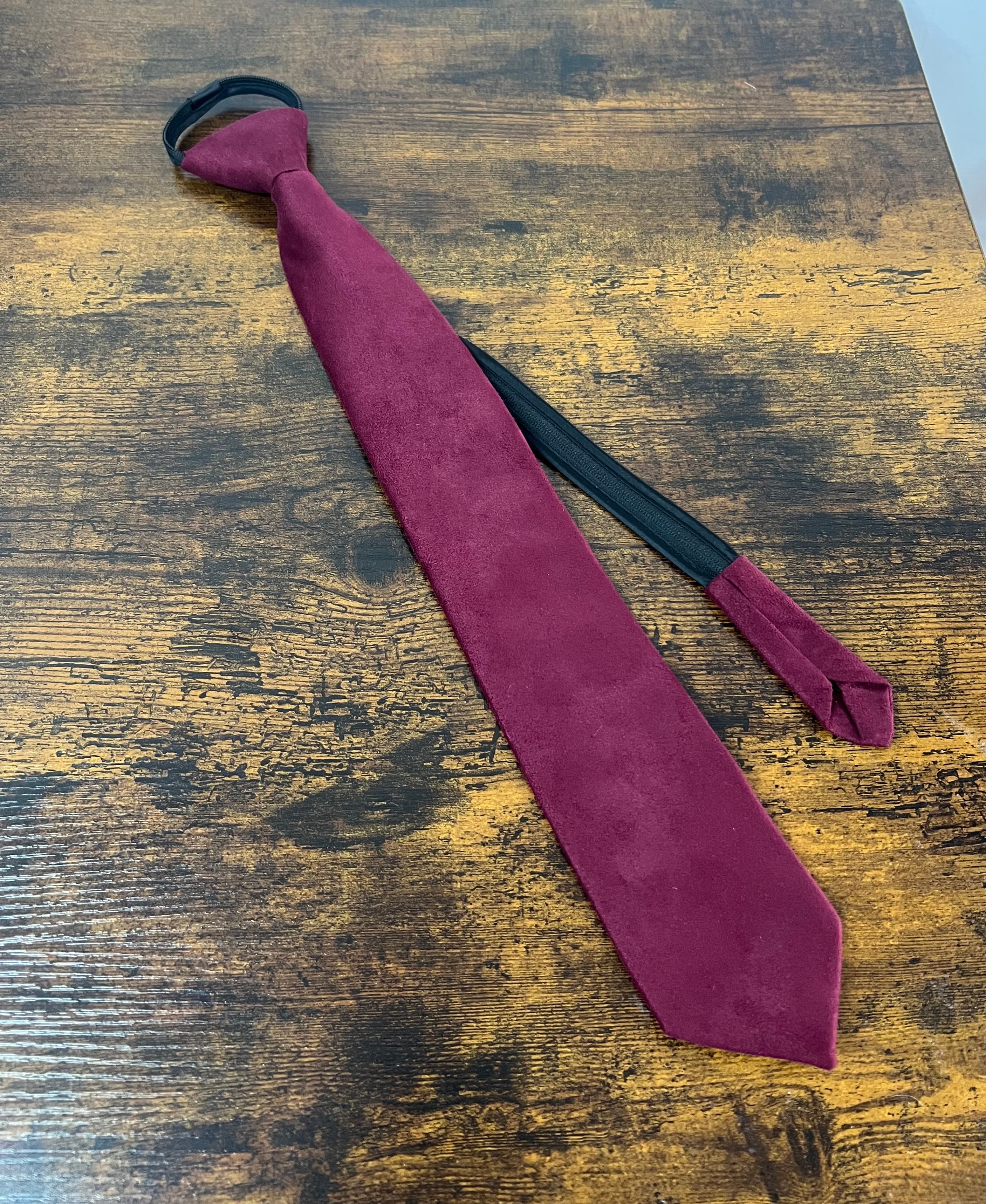 Amaranth suede tie