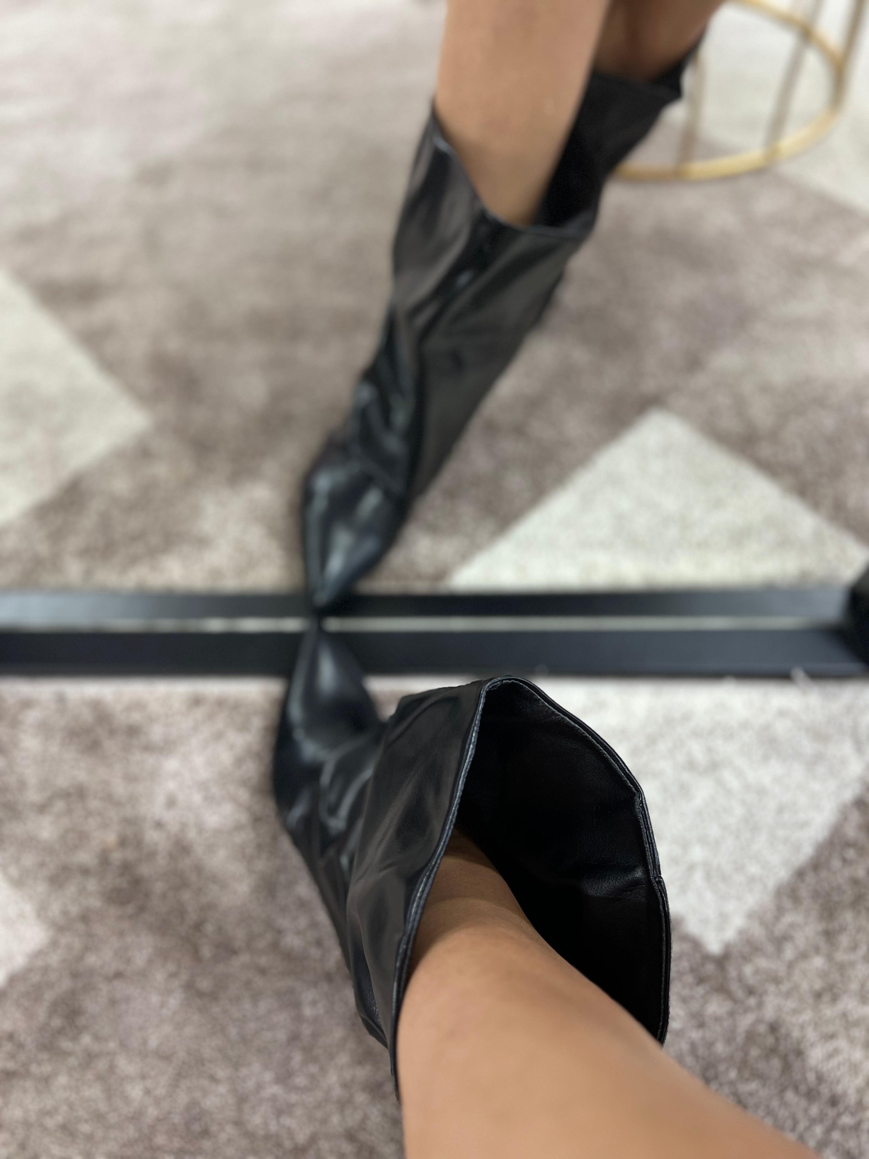 Bali black midi boot