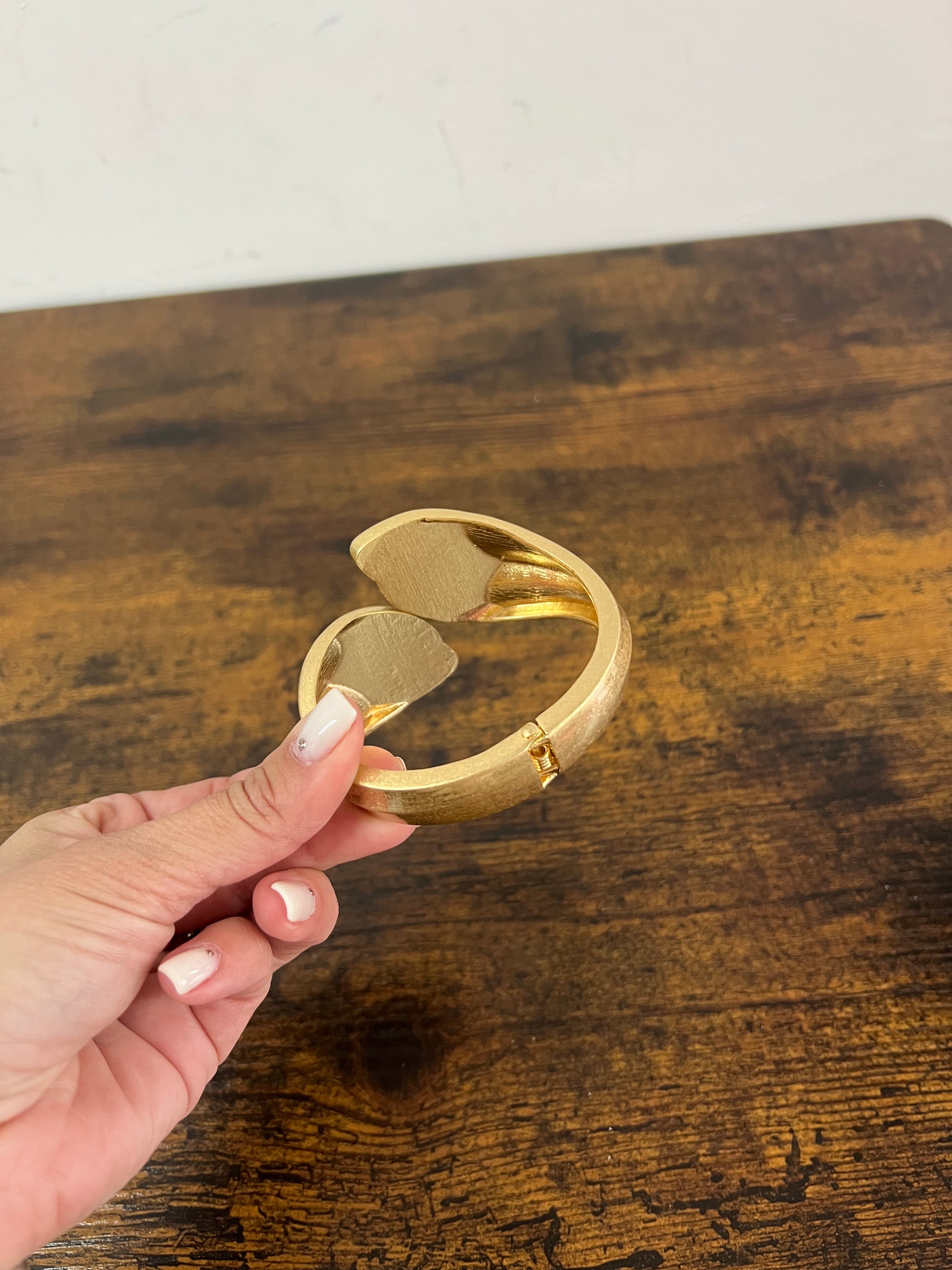Bracciale rigido foglia dorato