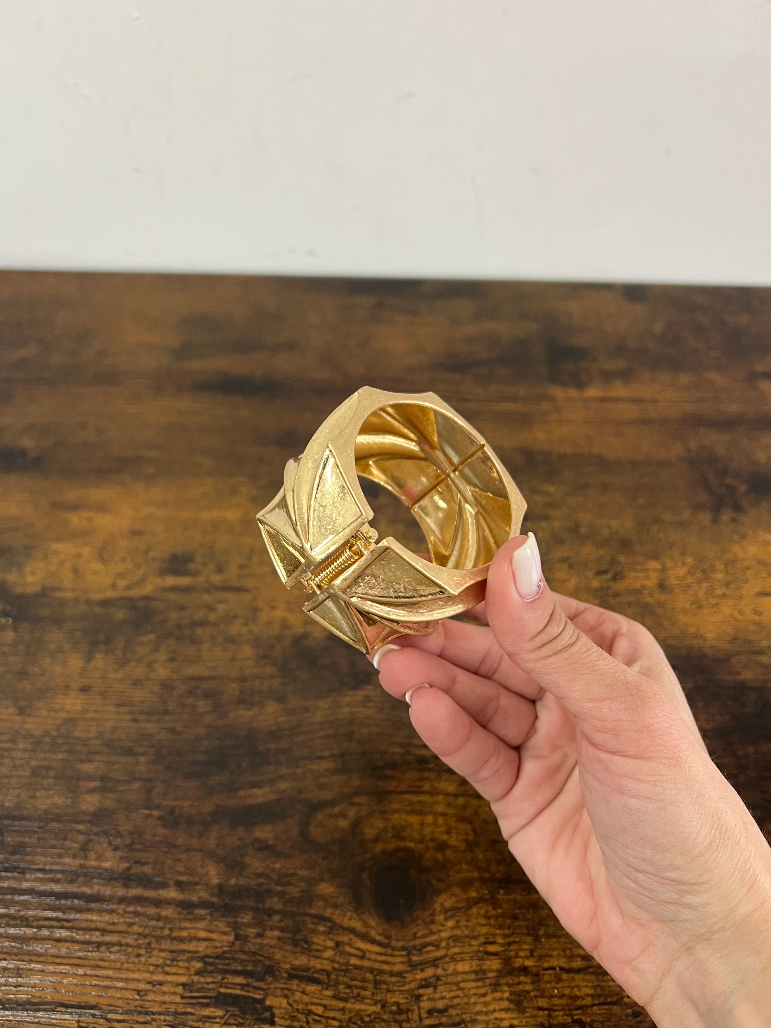 Bracciale rigido rombo dorato