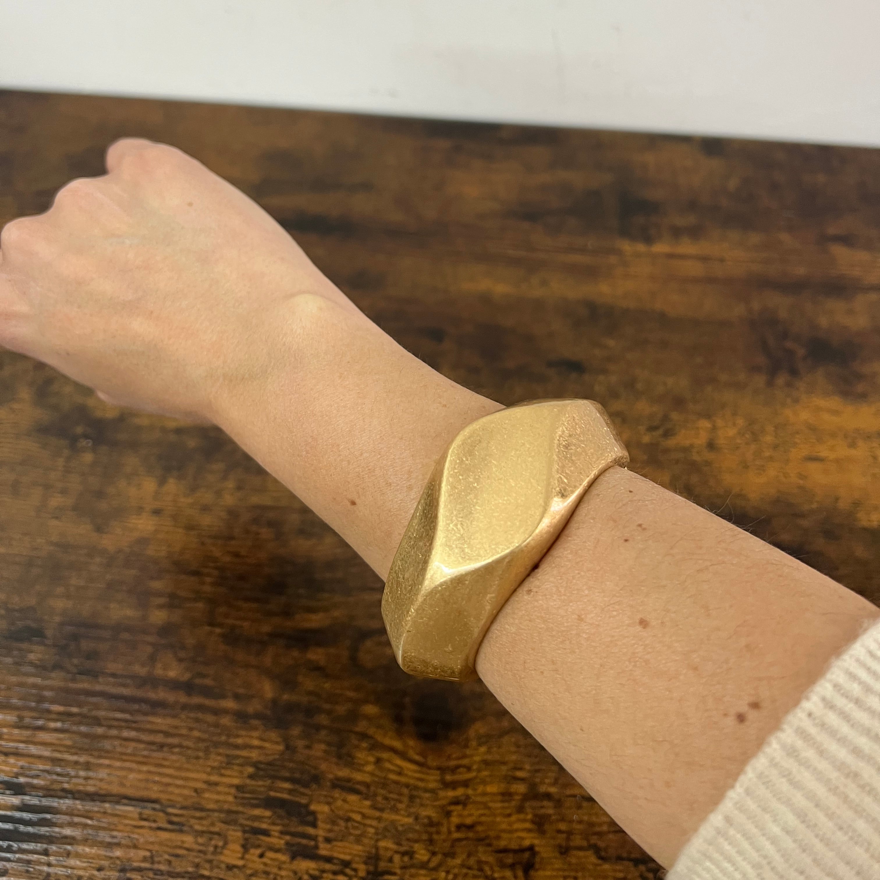 Bracciale rigido onda dorato