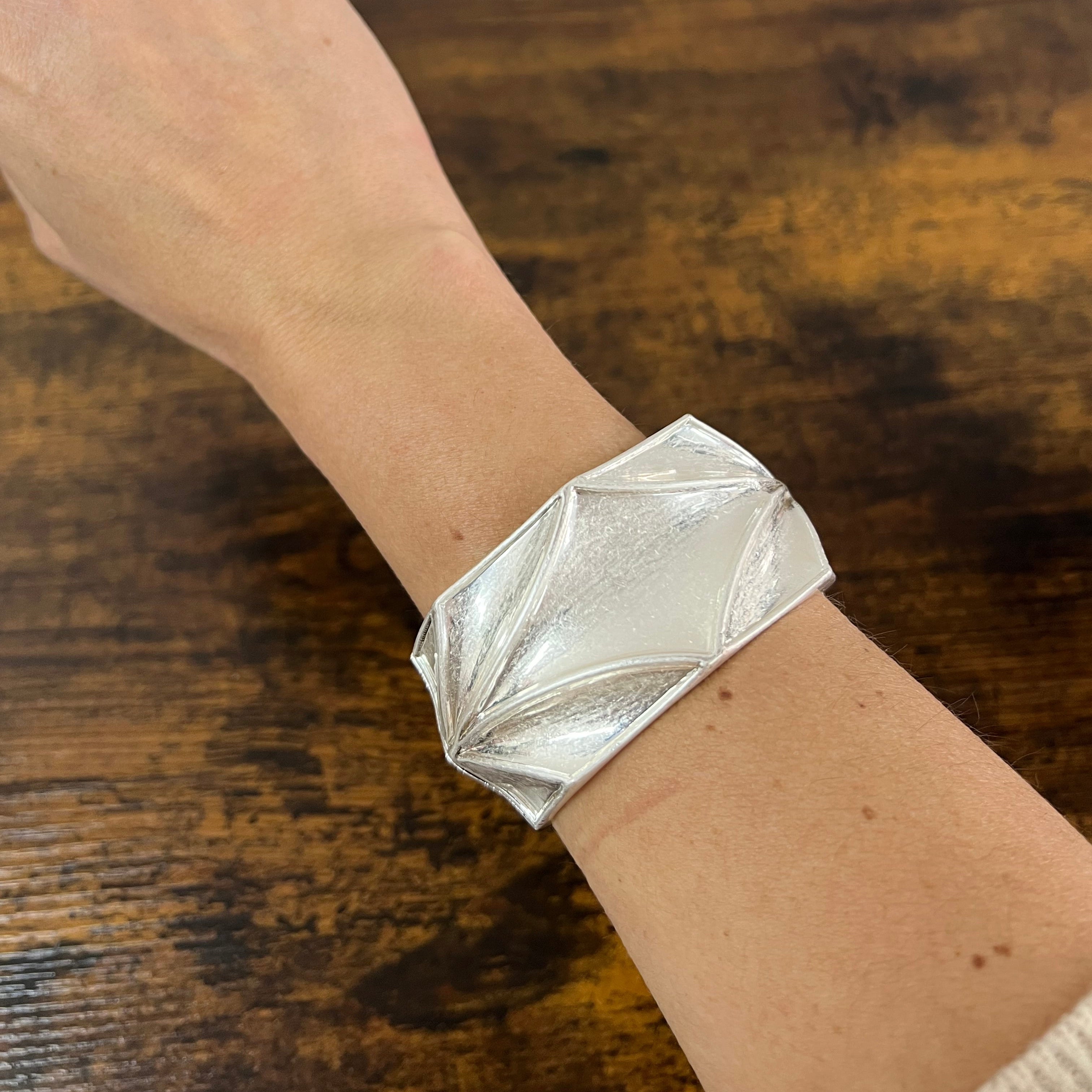 Bracciale rigido rombo argentato