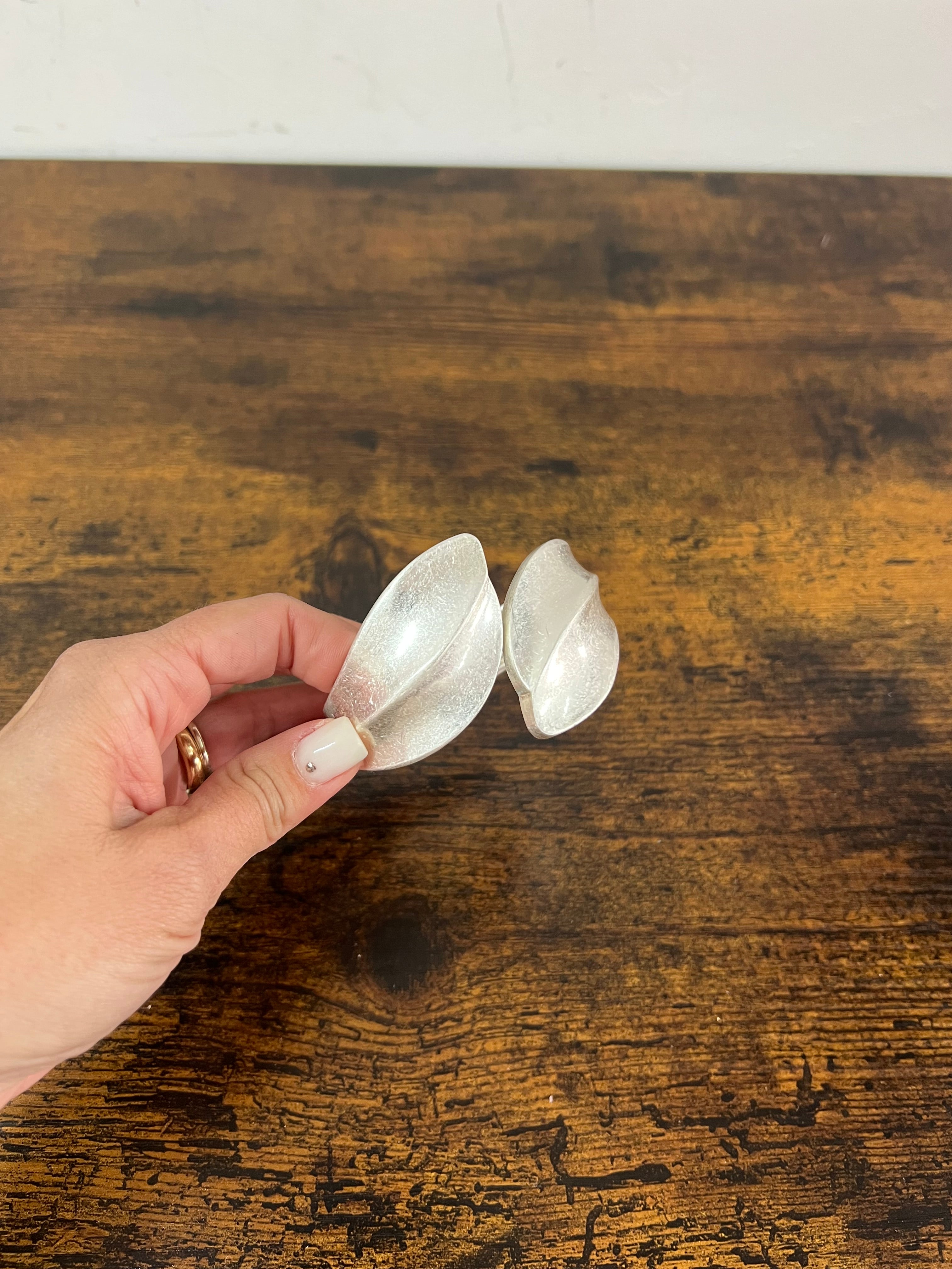 Bracciale rigido foglia argentato