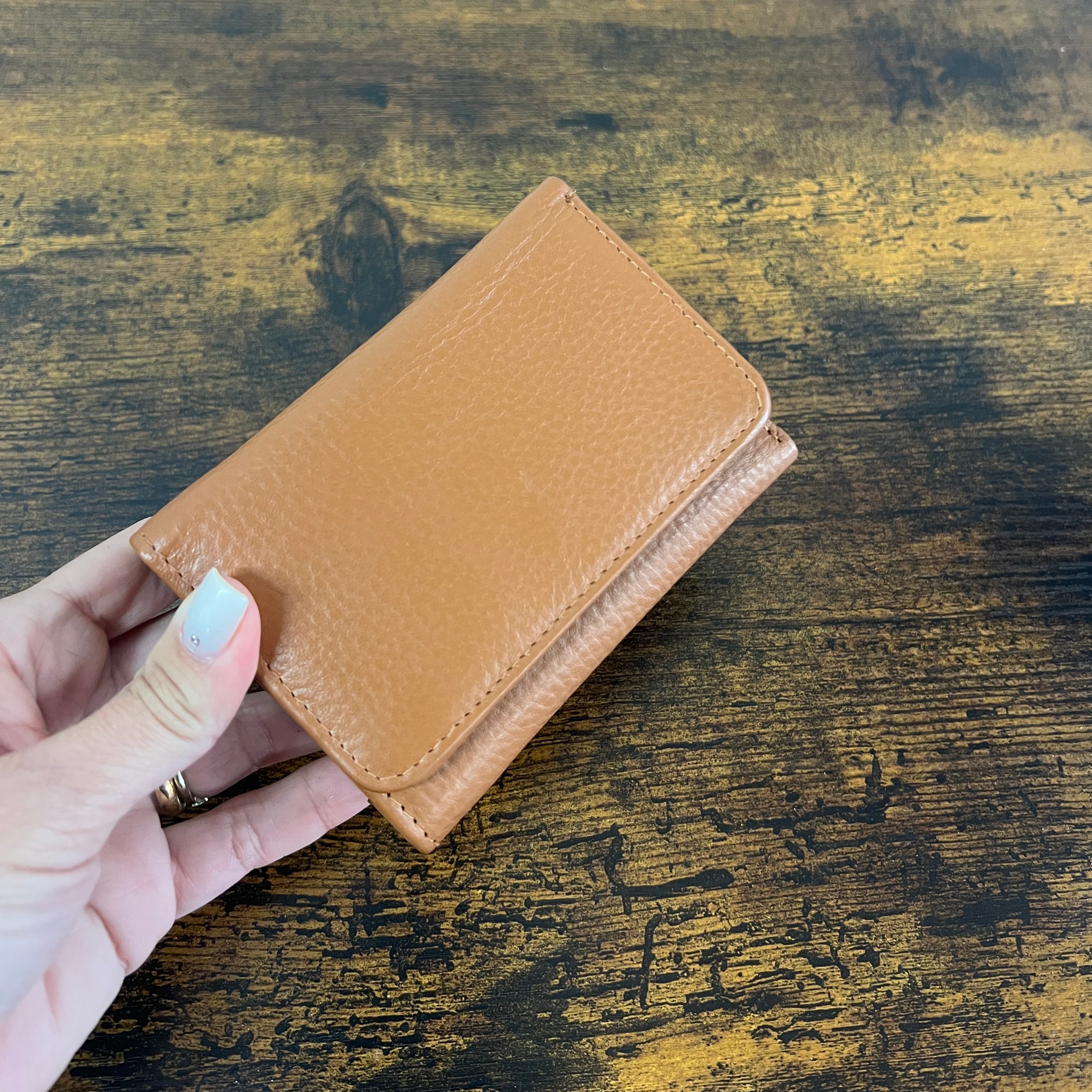 Compact basic dark extra leather