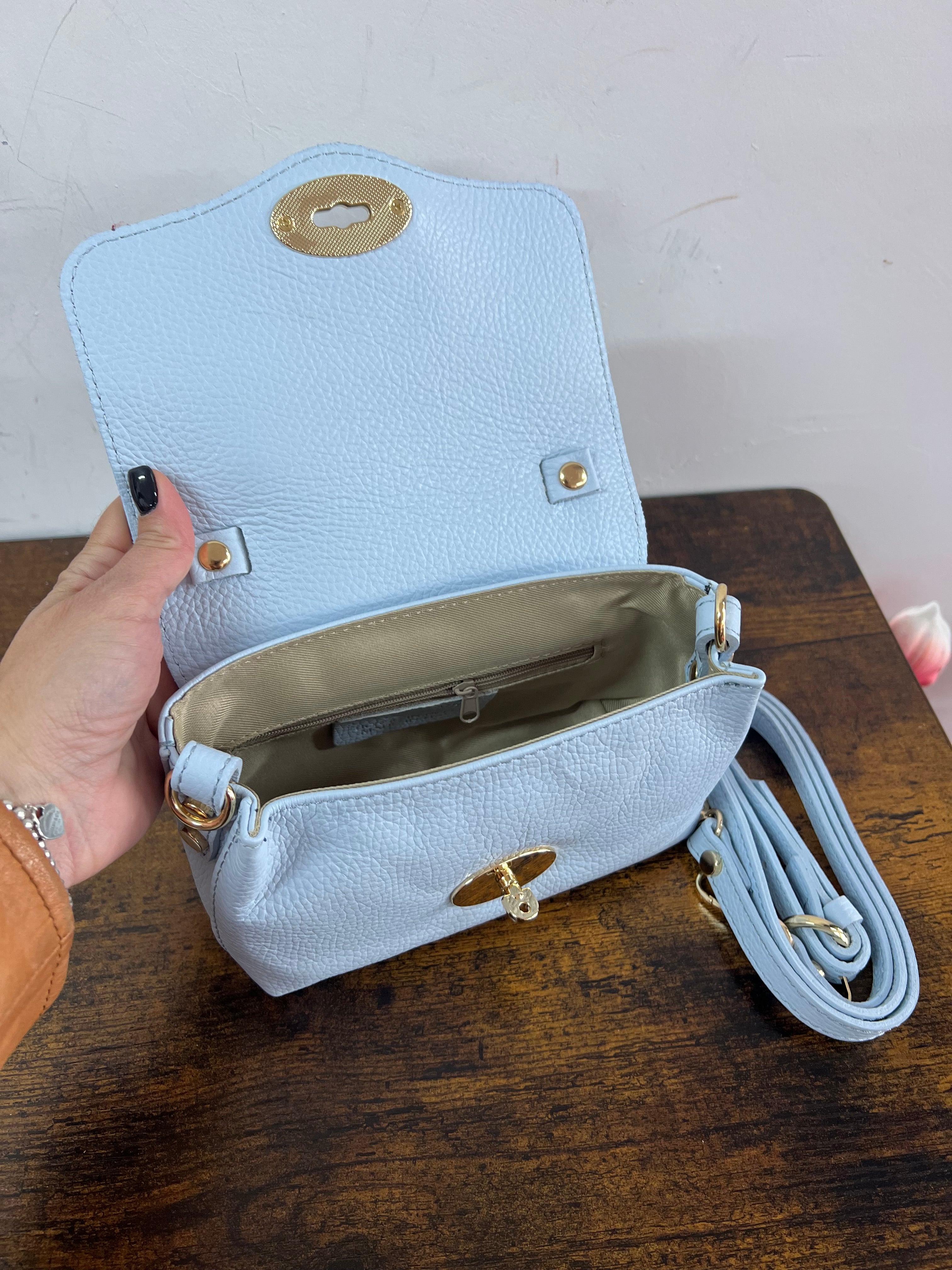 Country bag solid colour with blue zip pocket
