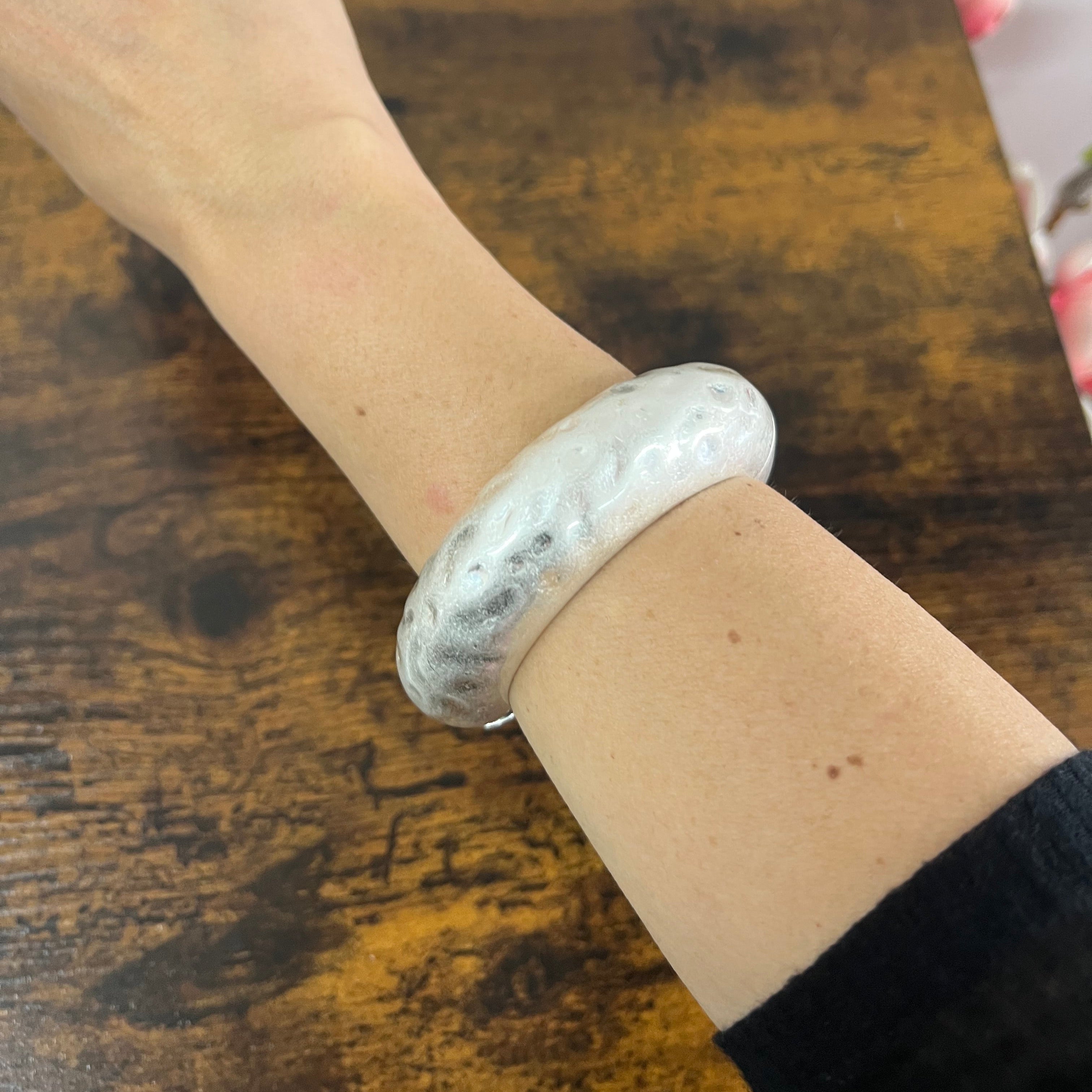 Bracciale rigido tondo satinato argentato