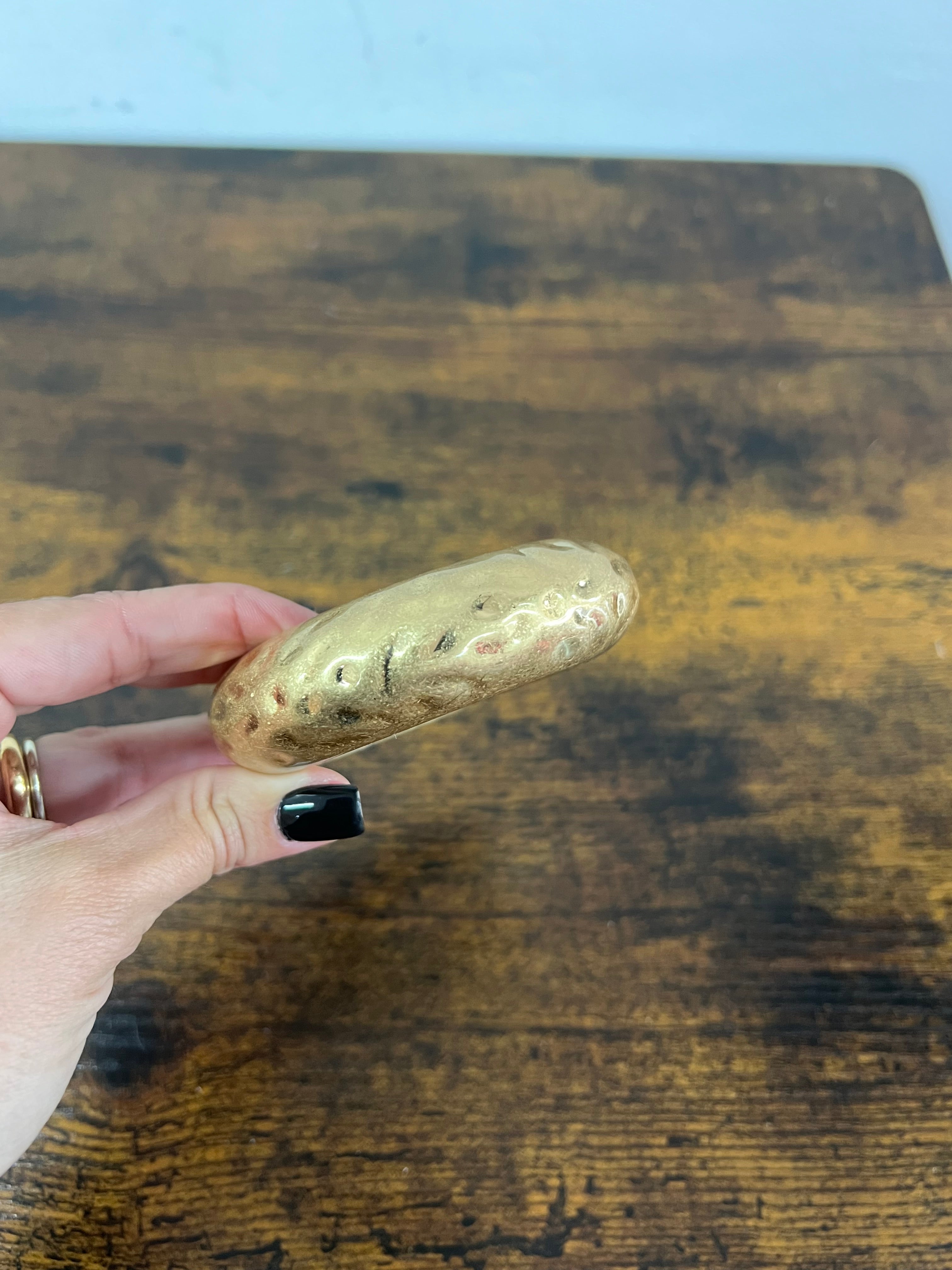 Rigid round satin gold bracelet