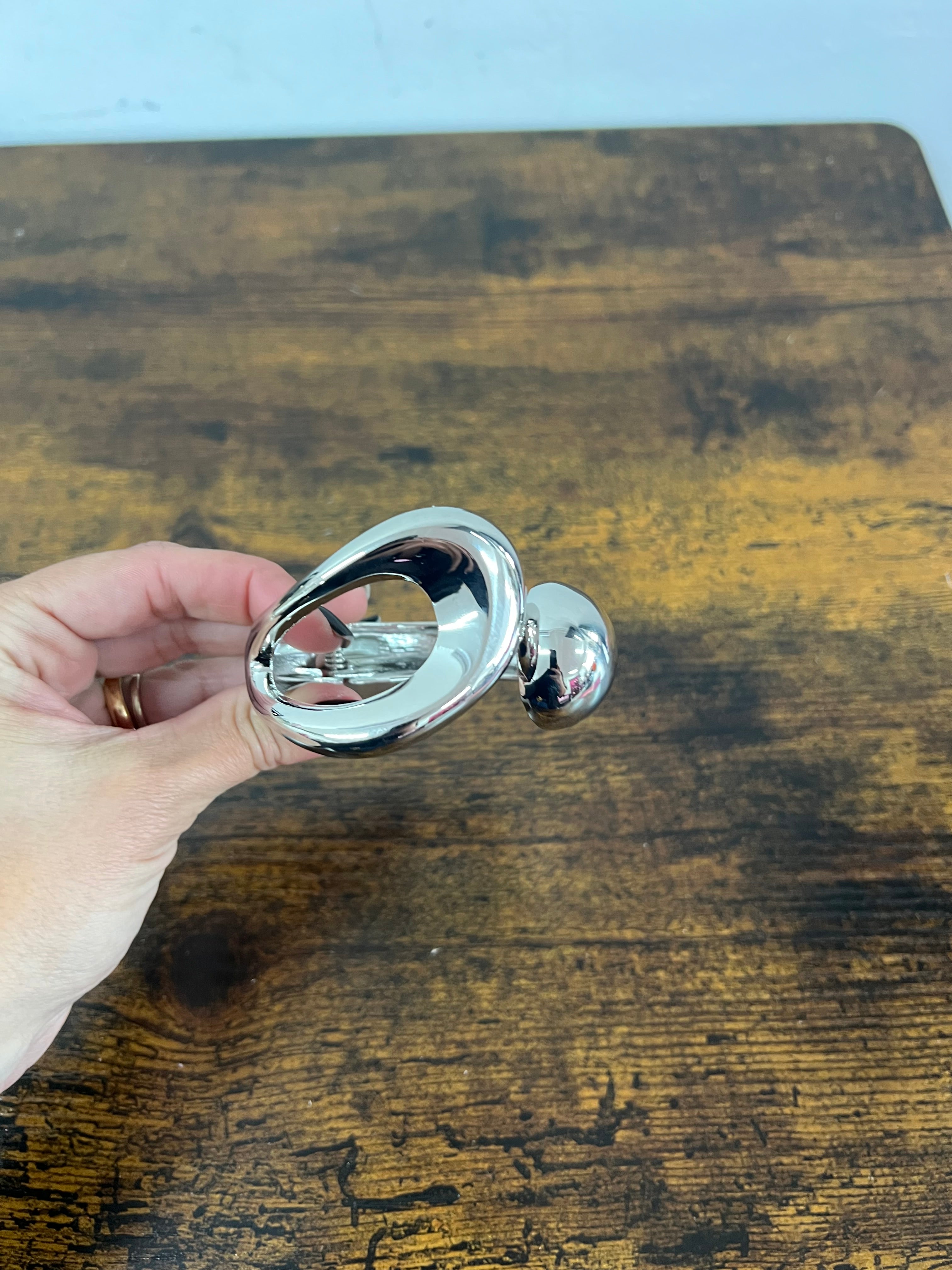 Bracciale rigido goccia argentato