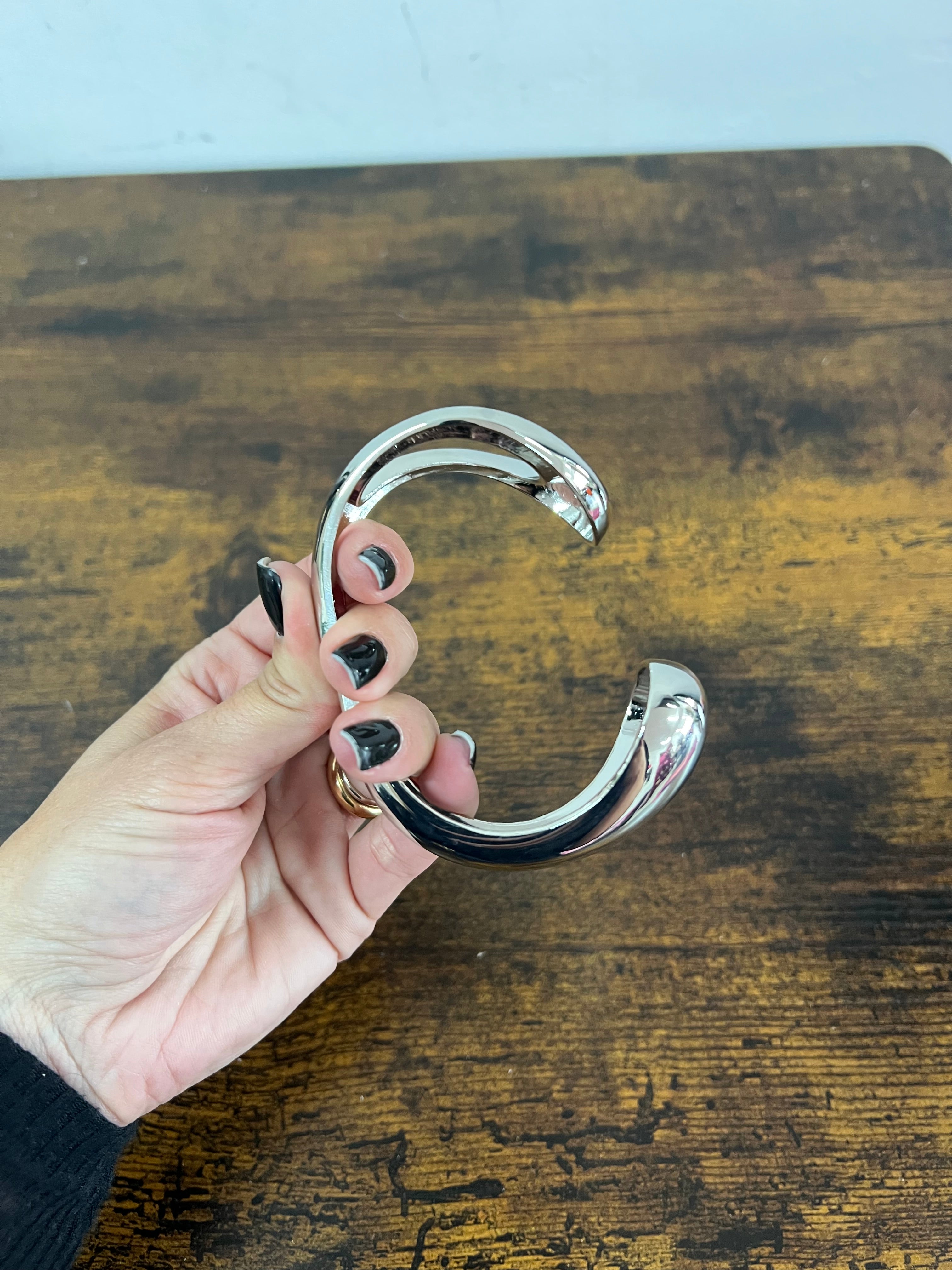 Bracciale rigido goccia argentato