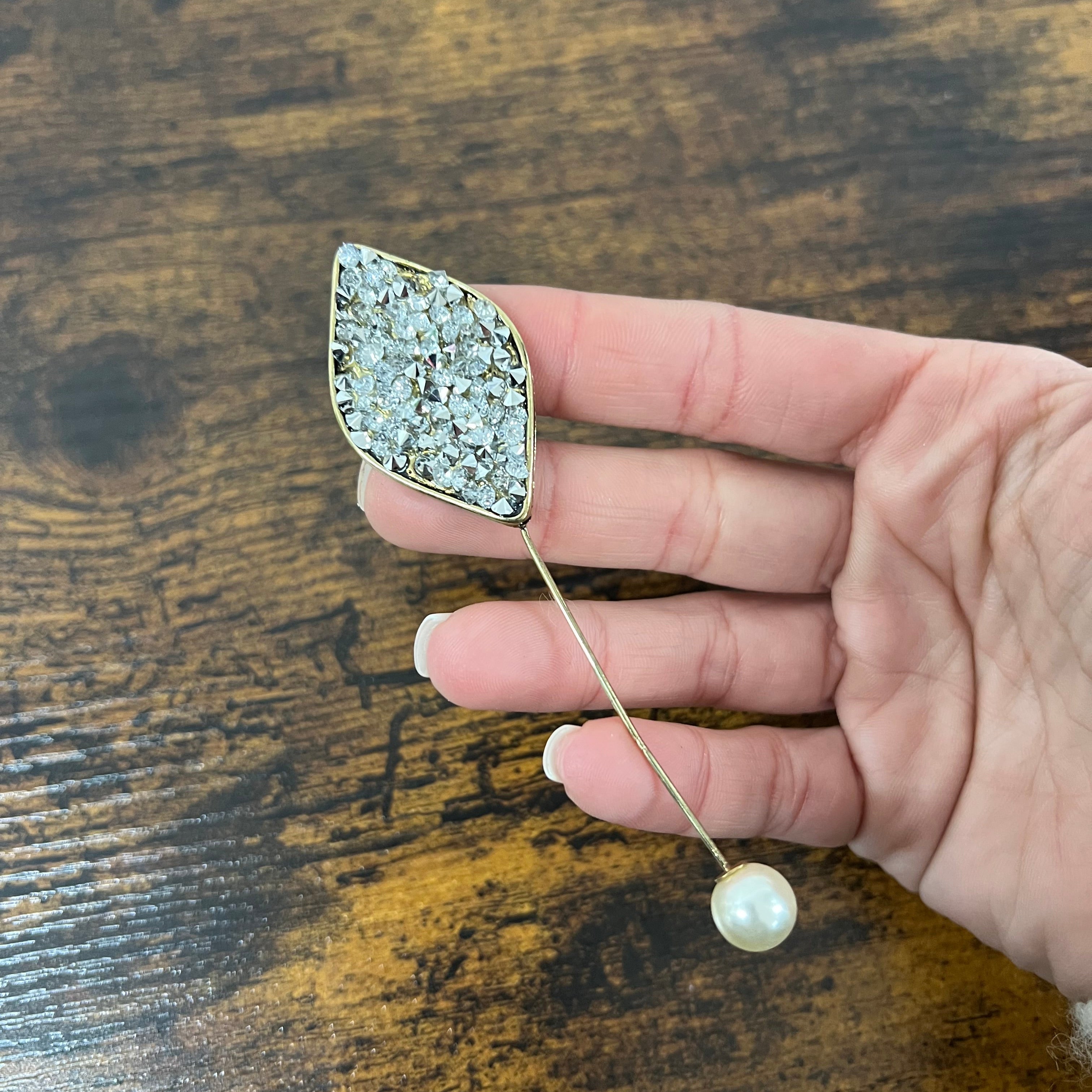 Spilla foglia e perla bianco