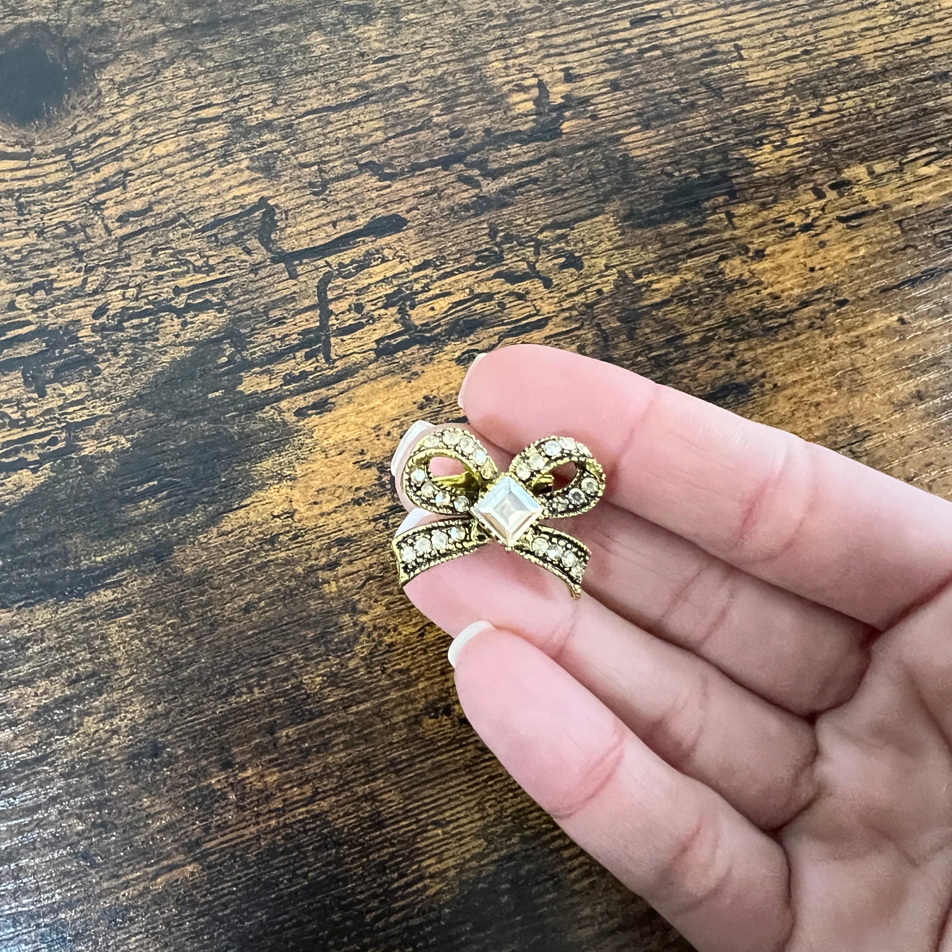 Spilla fiocchetto oro