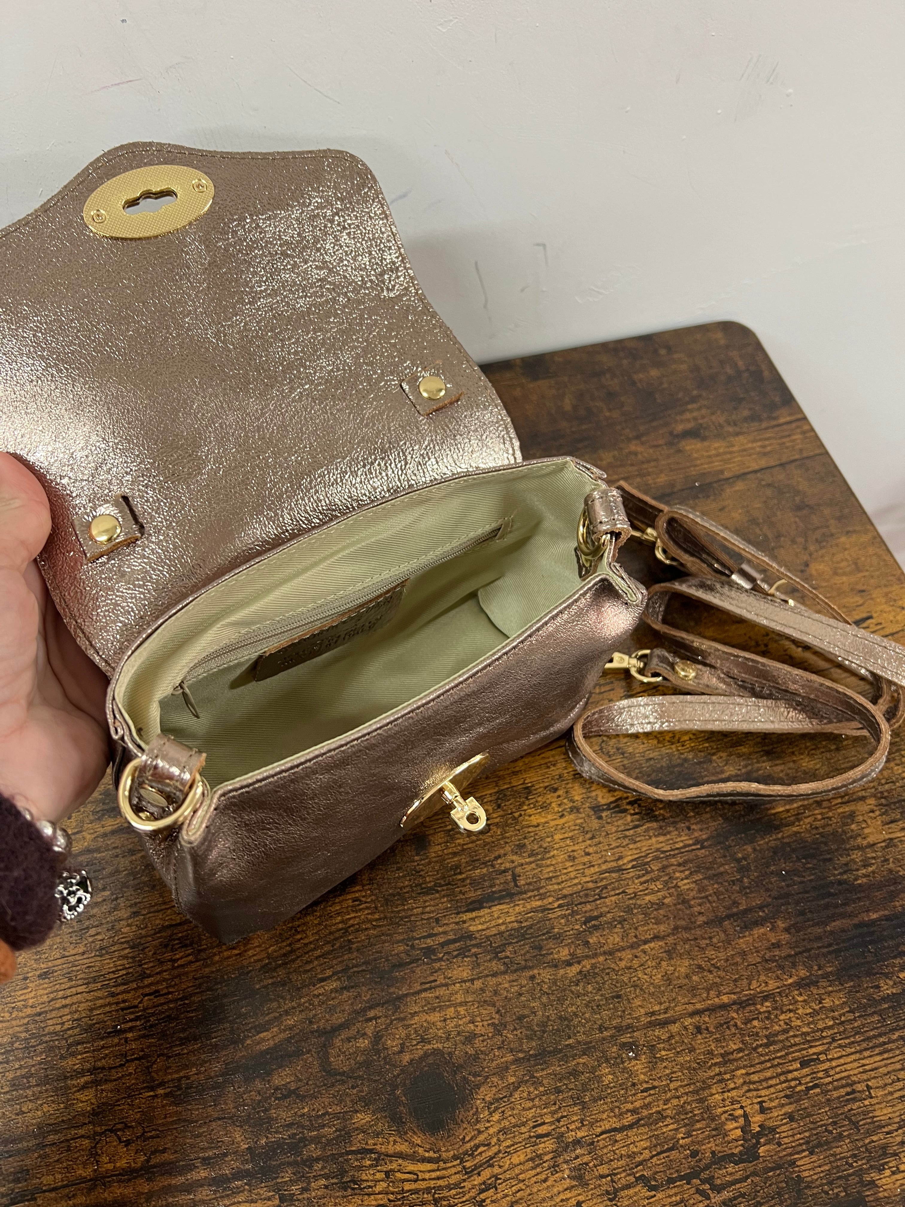 Country bag monocolore z pocket bronzo