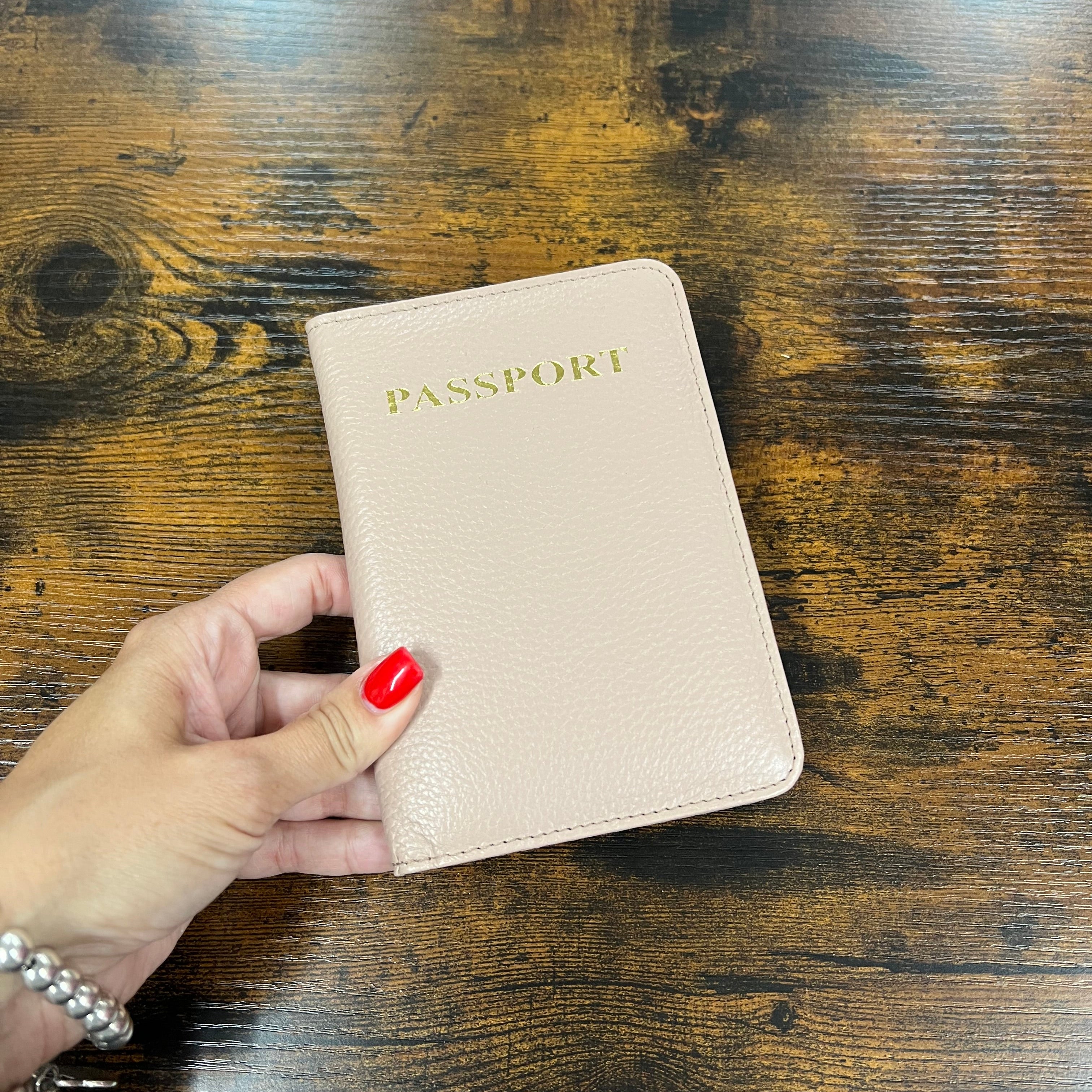 Porta passaporto nude