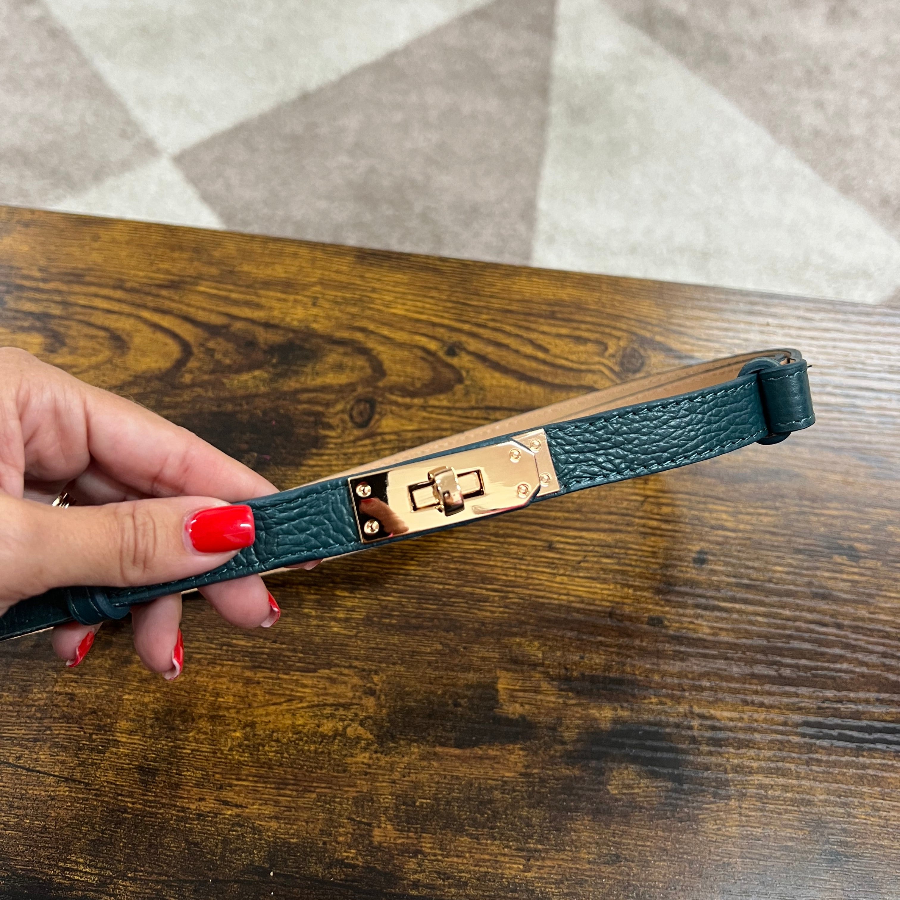 Cintura senza buchi petrolio