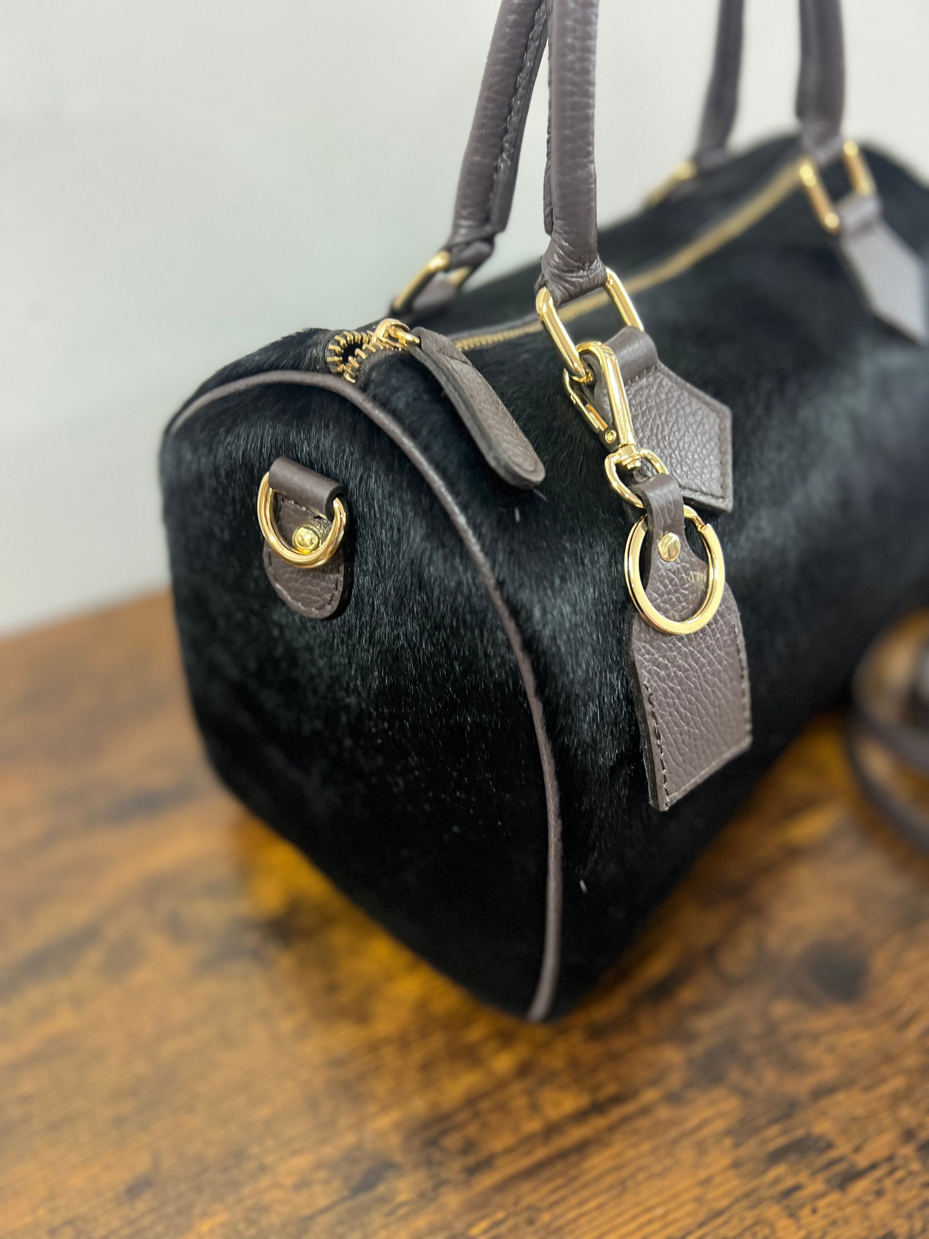 Maxi pony hair total black top-handle bag