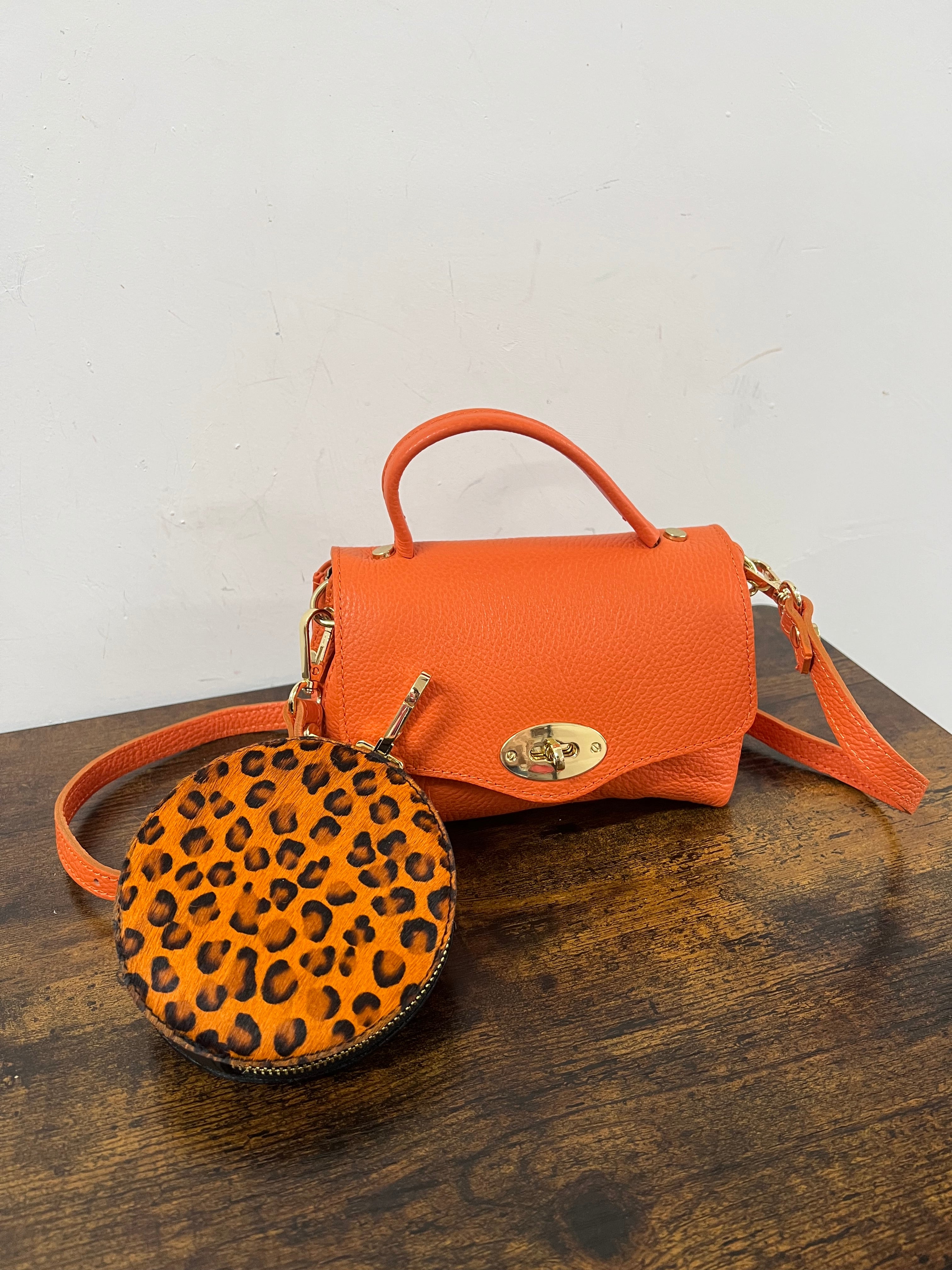 Country pocket arancio e rotondo zip cavallino