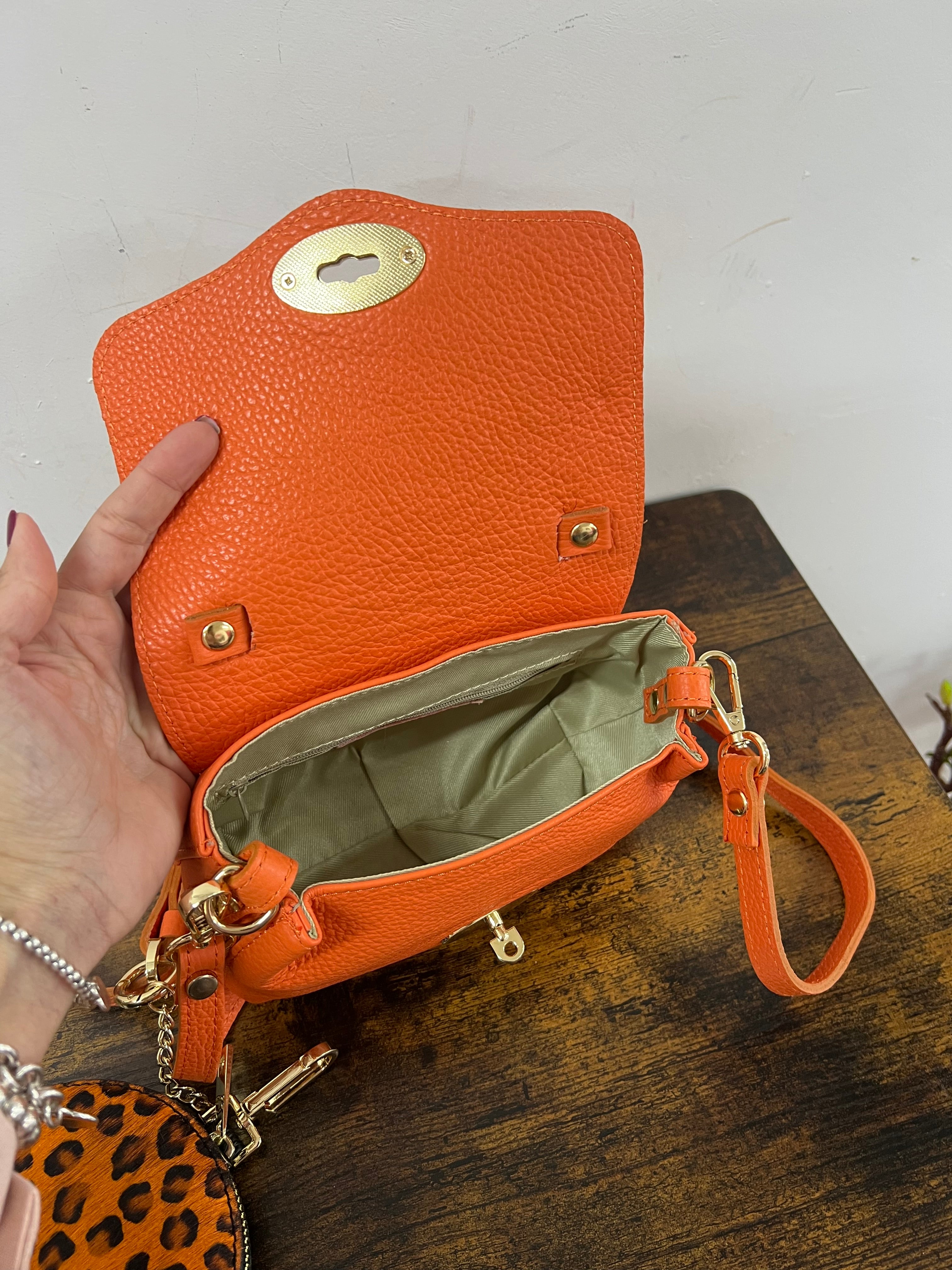 Country pocket arancio e rotondo zip cavallino