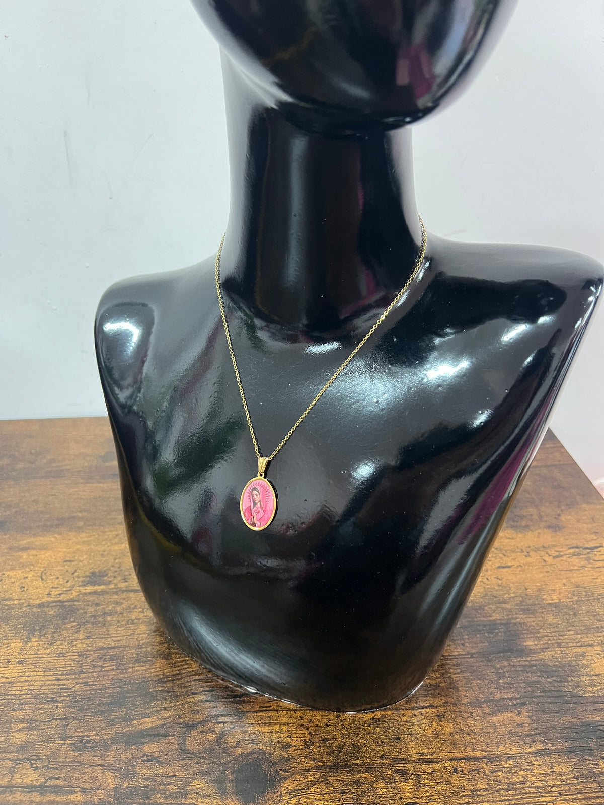Collanina medaglietta madonnina pink