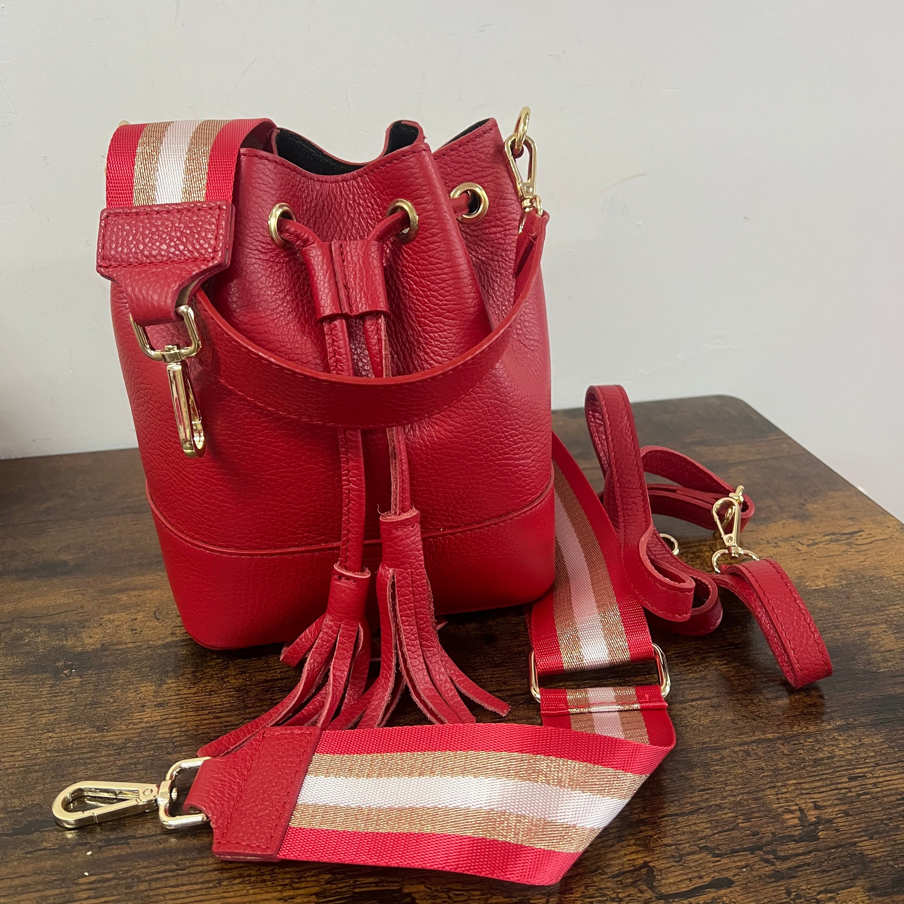 Sacchetto frange mini rosso e tracolla righe