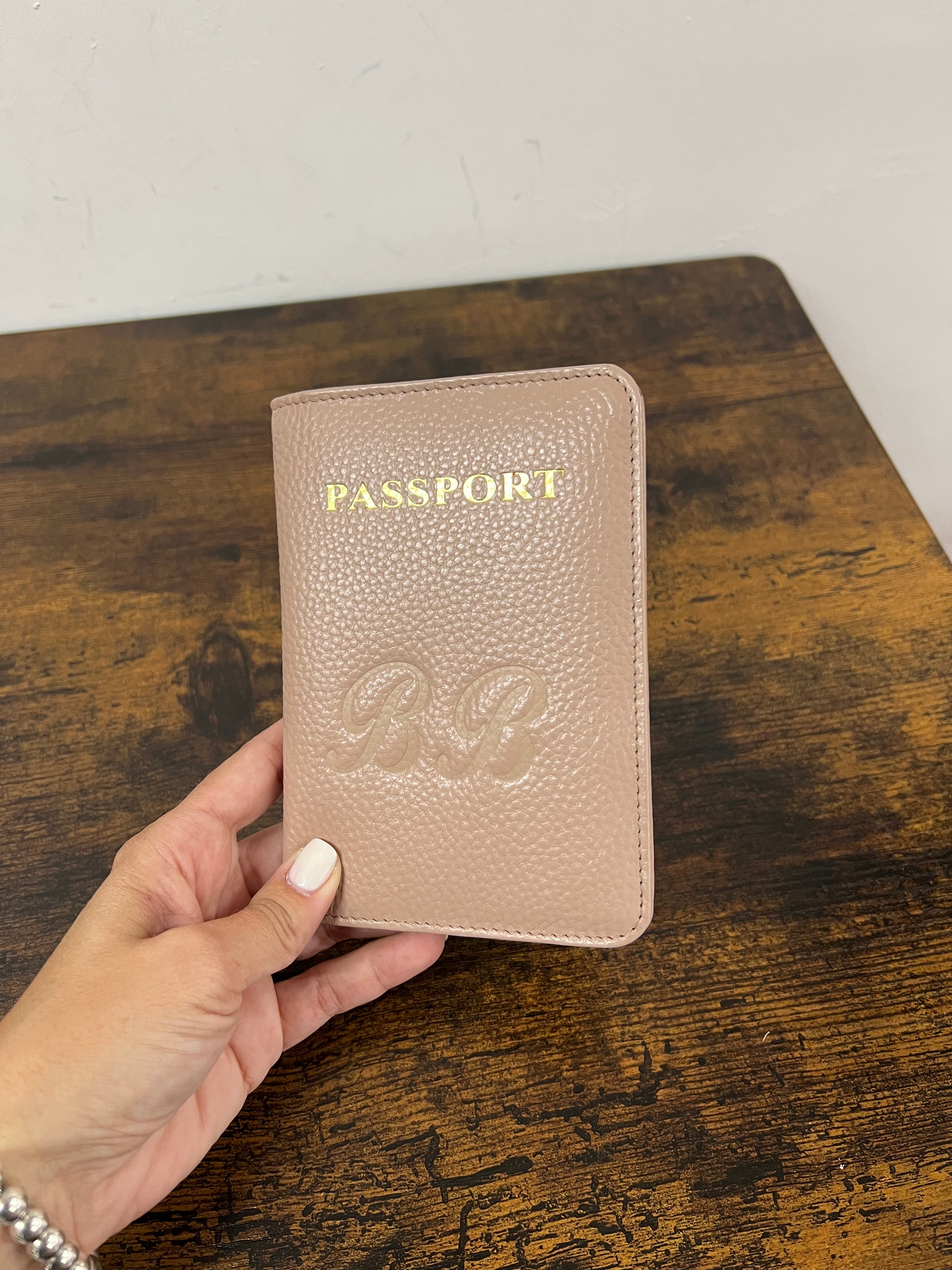 Porta passaporto nude