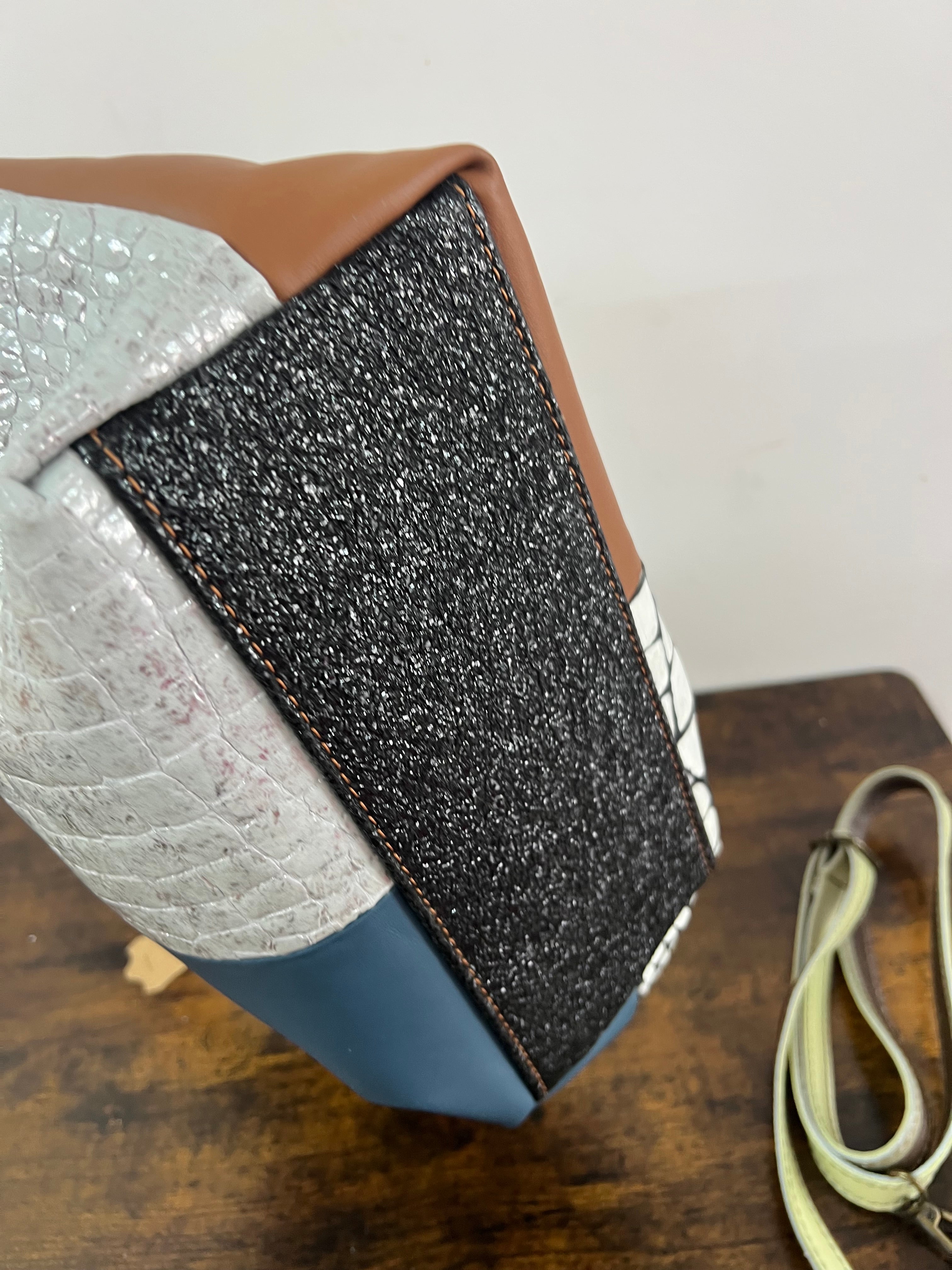 Country shopper patchwork cocco bianco e nero avio argento