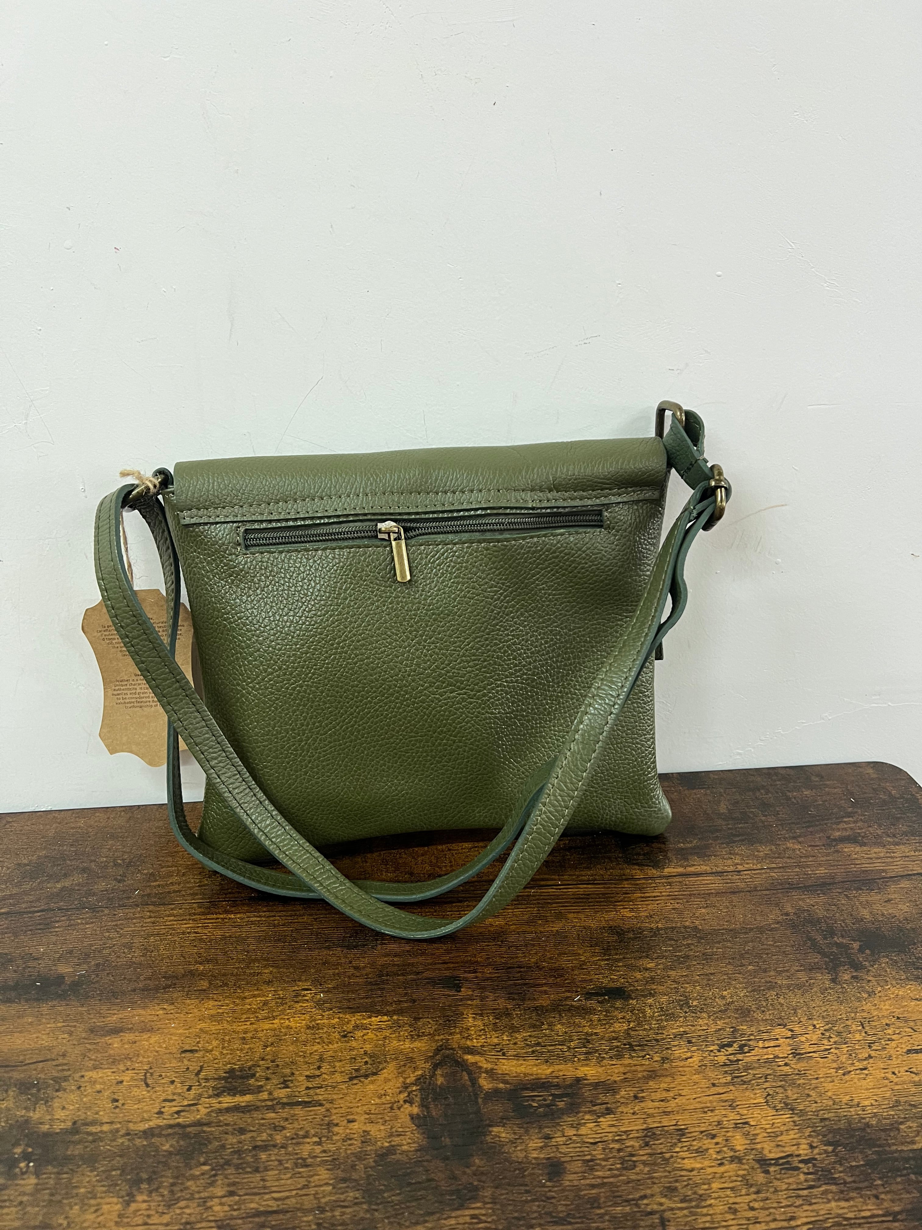 Lara z mini verde militare
