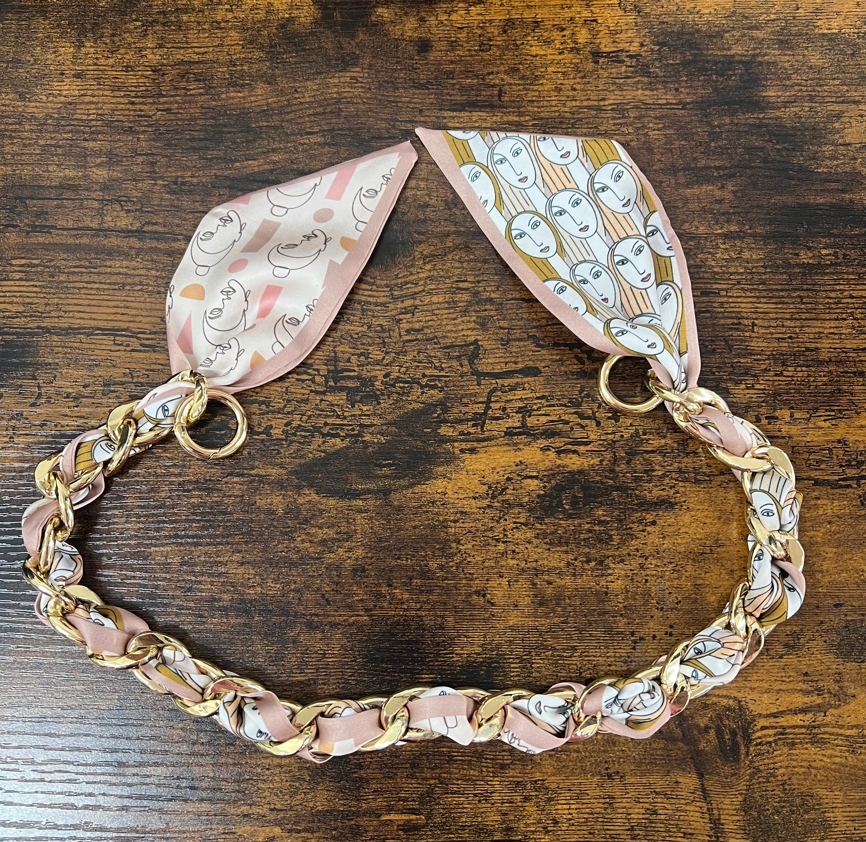 Catena foulard volti nude