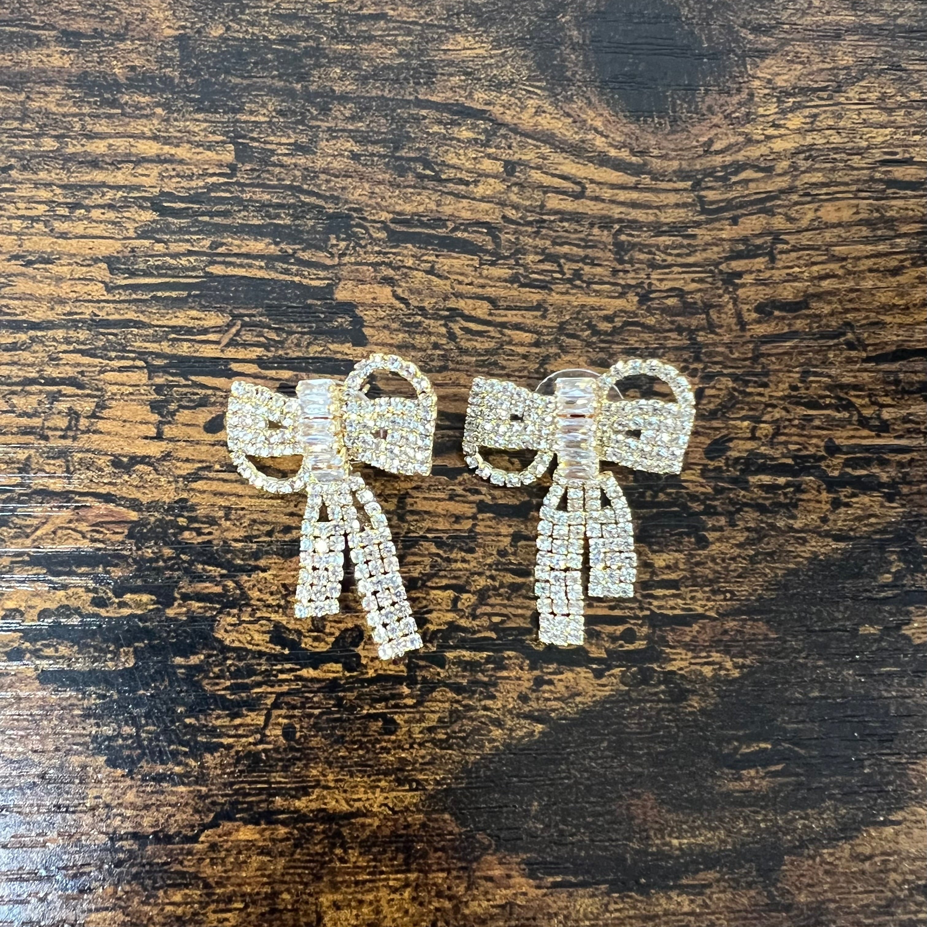 Earrings anew rhinestone bow gold base