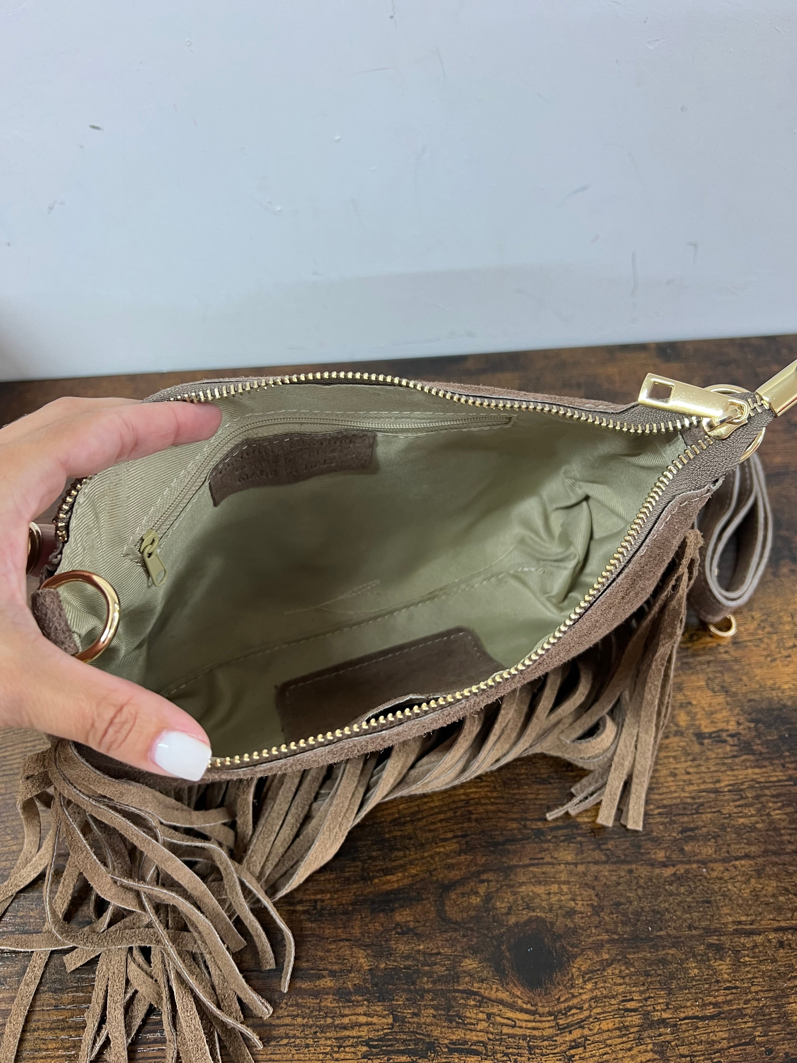 Baguette pelle suede frange cuoio scuro