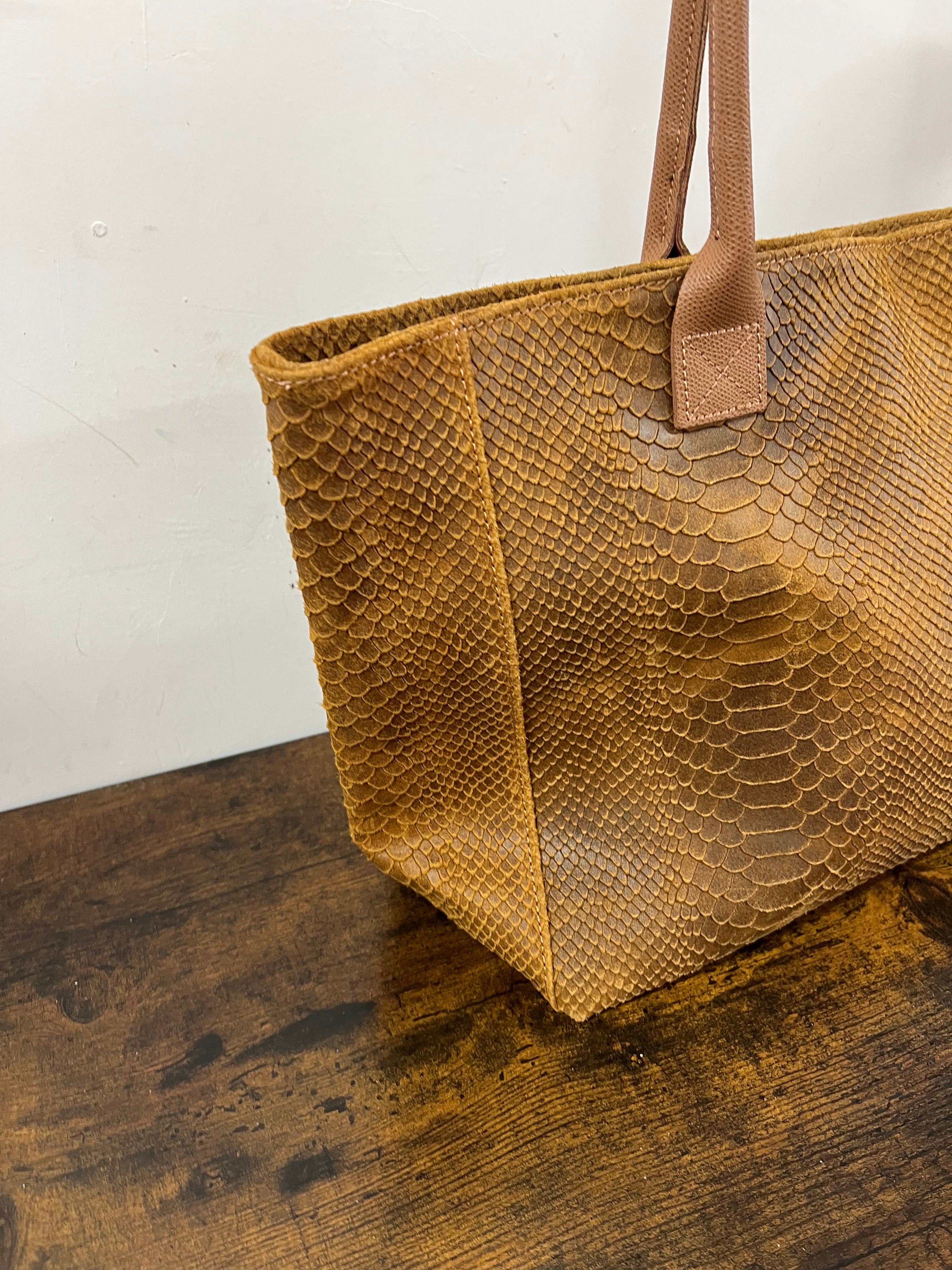 Light leather croc tote bag