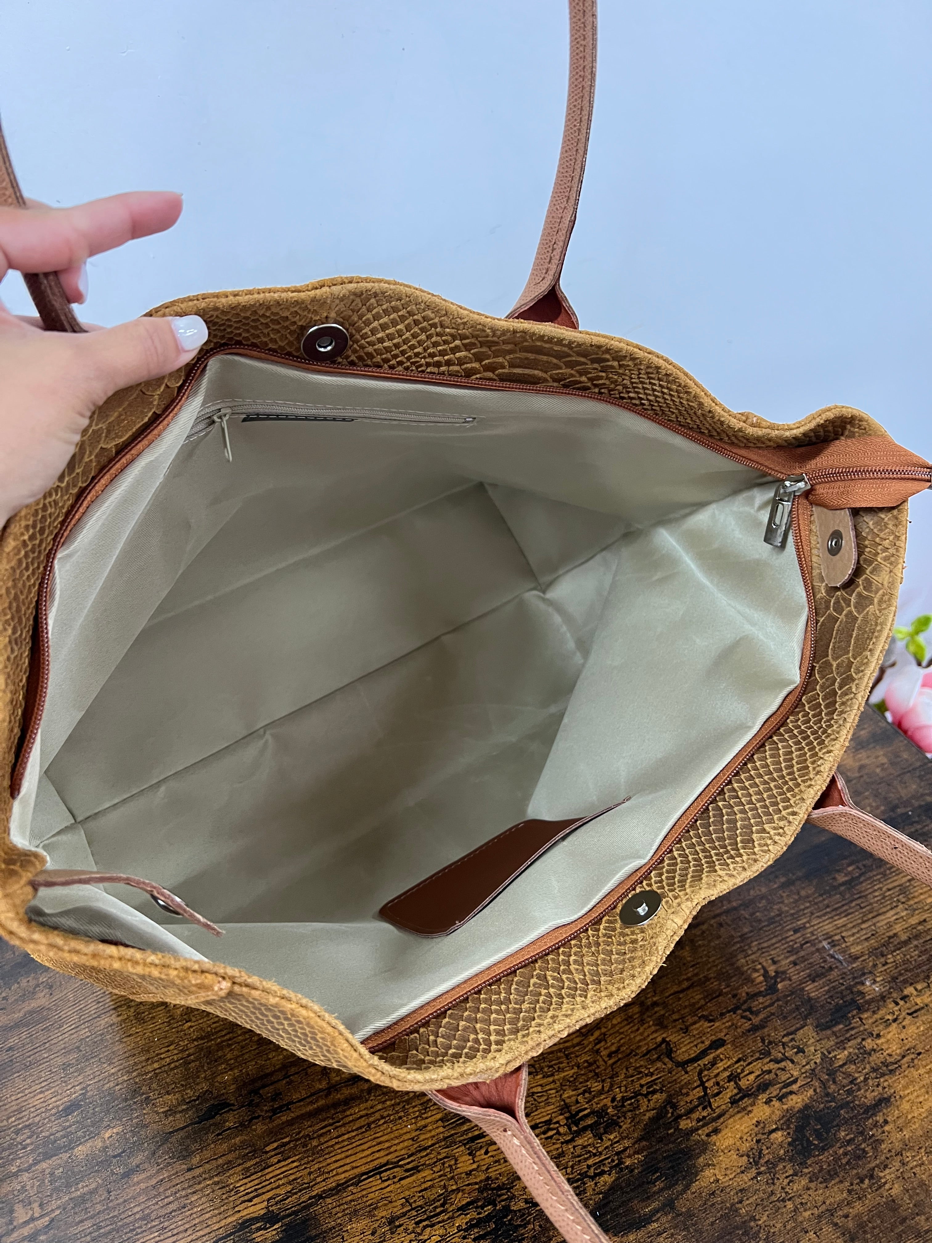 Light leather croc tote bag