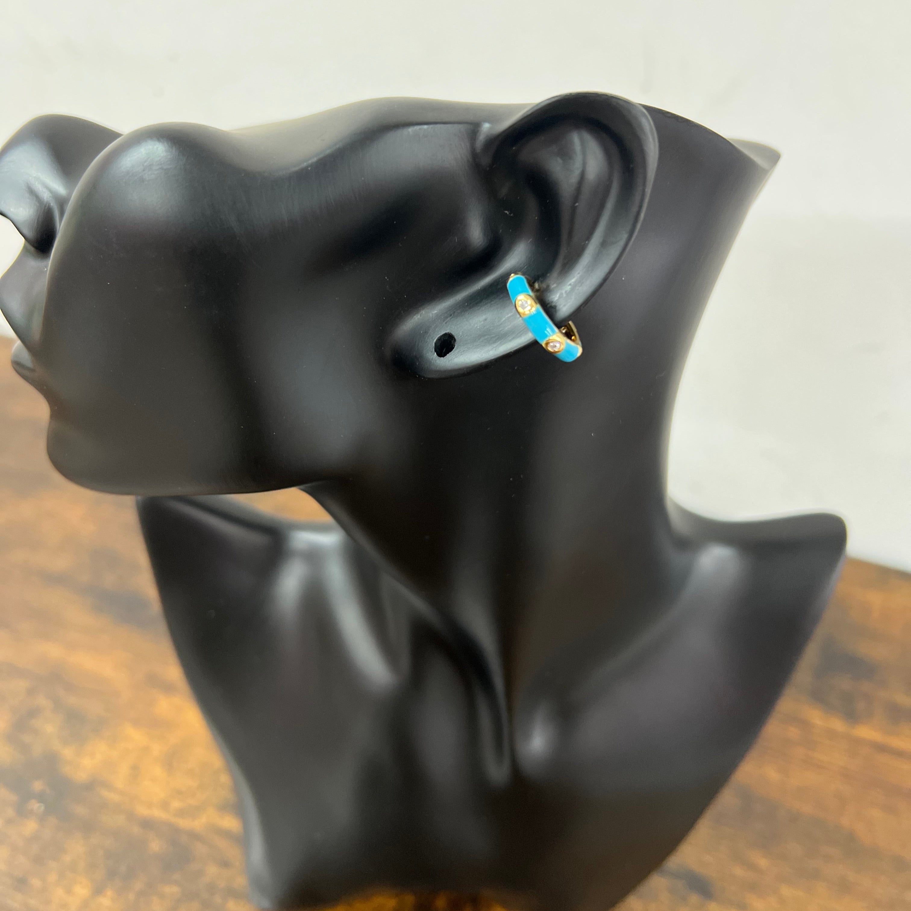 Single turquoise enameled gilded hoop earcuff