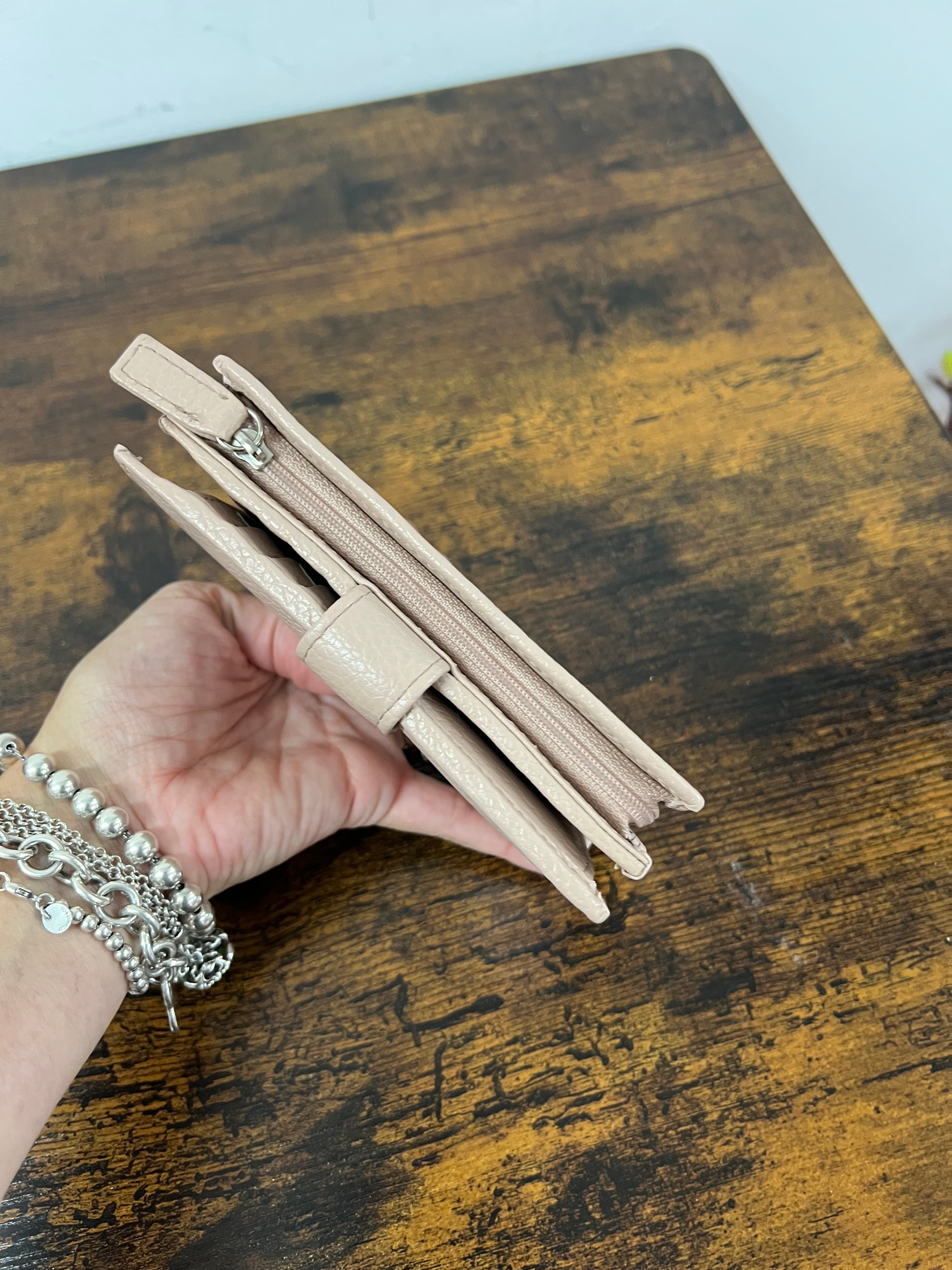 Kompatto z plus clip nude