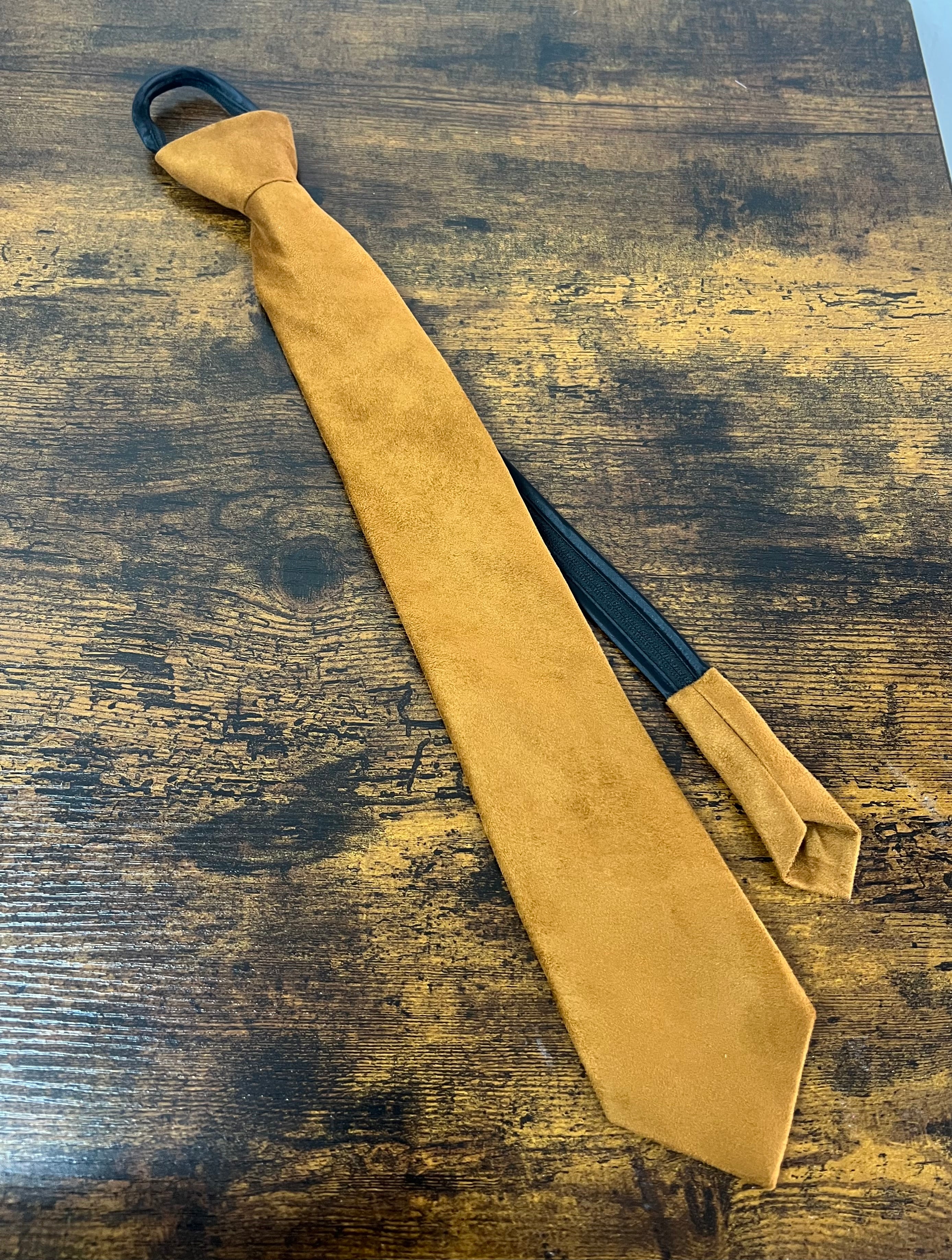 Light brown suede tie