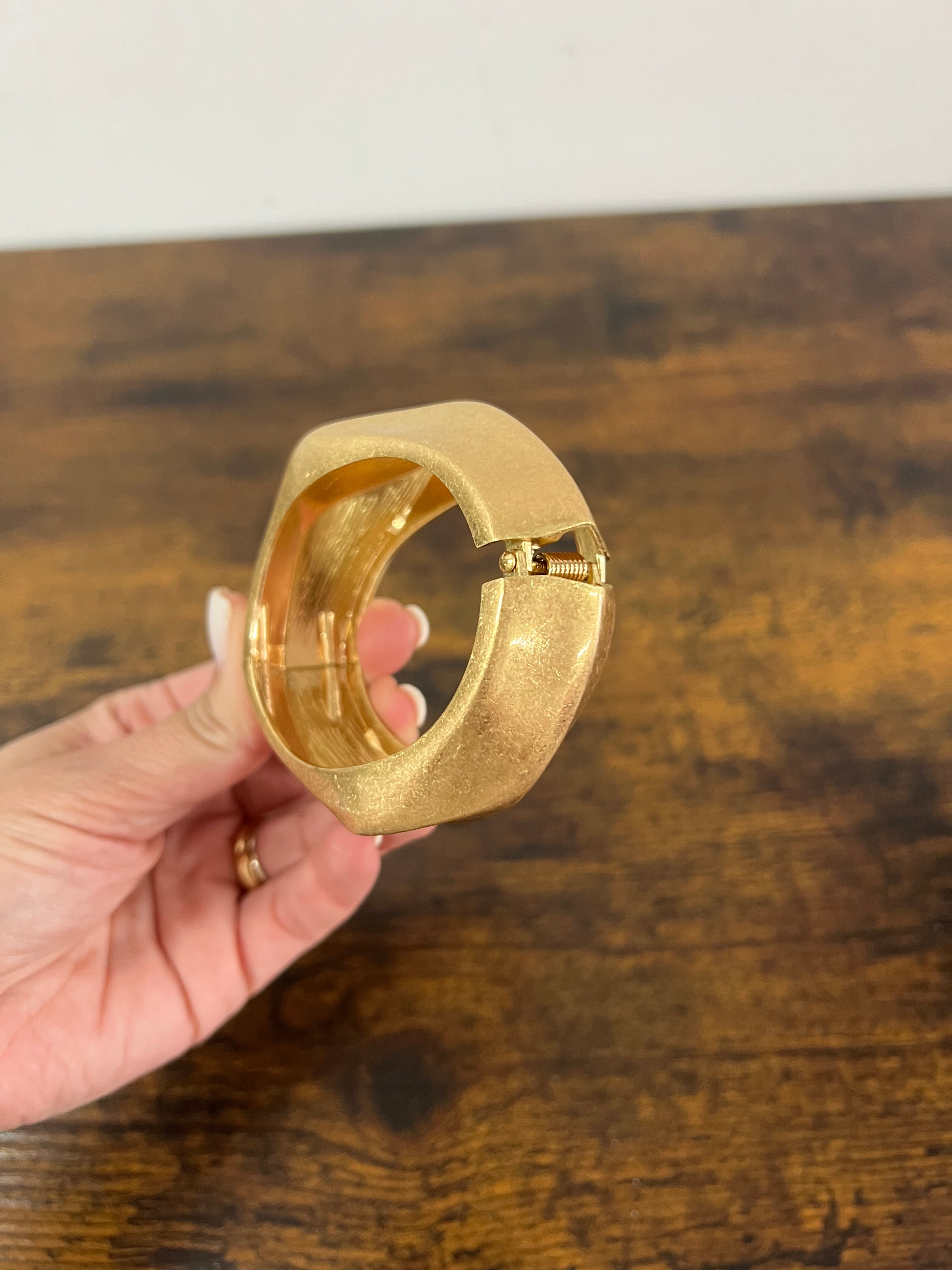 Bracciale rigido onda dorato