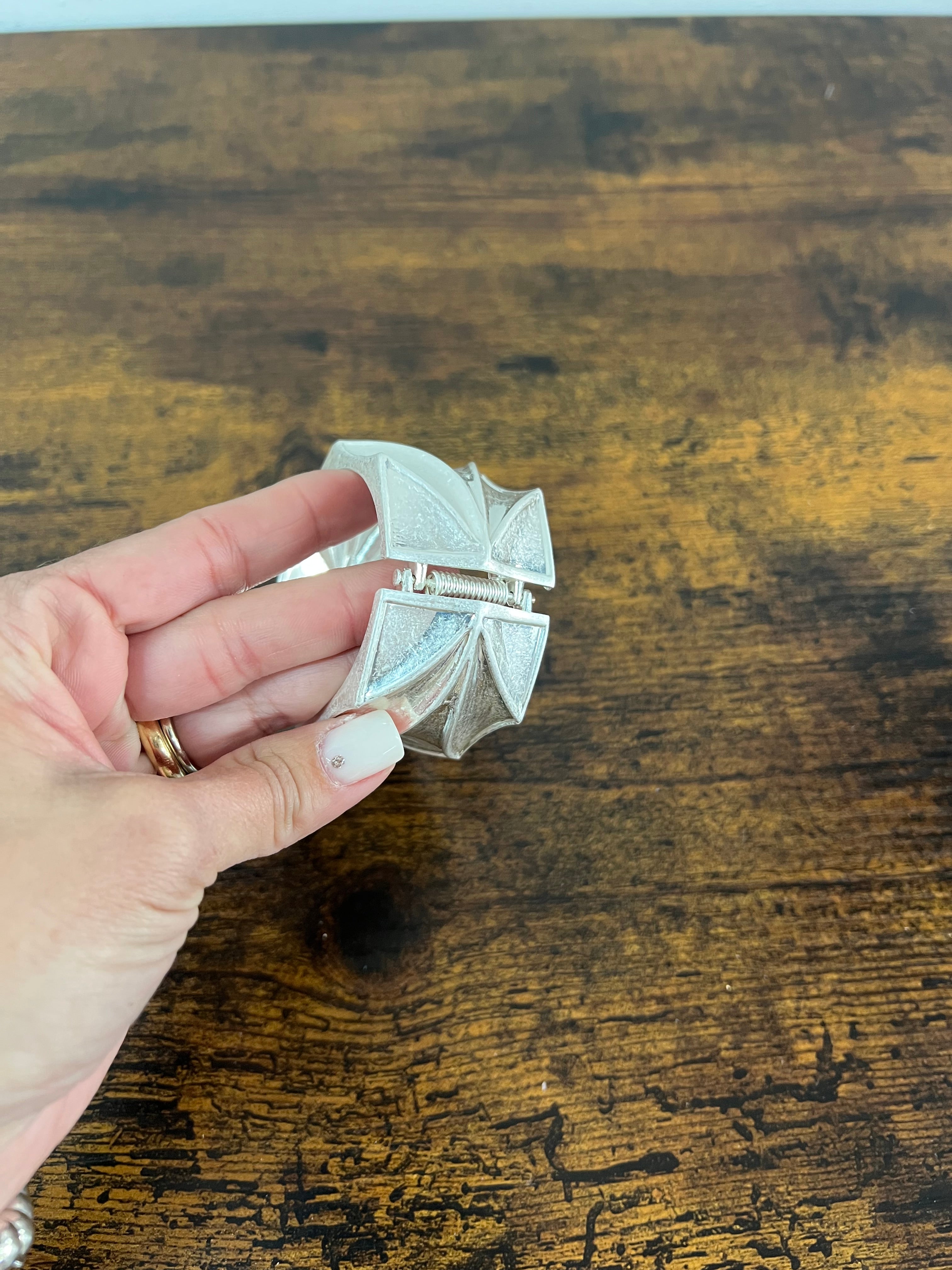 Bracciale rigido rombo argentato