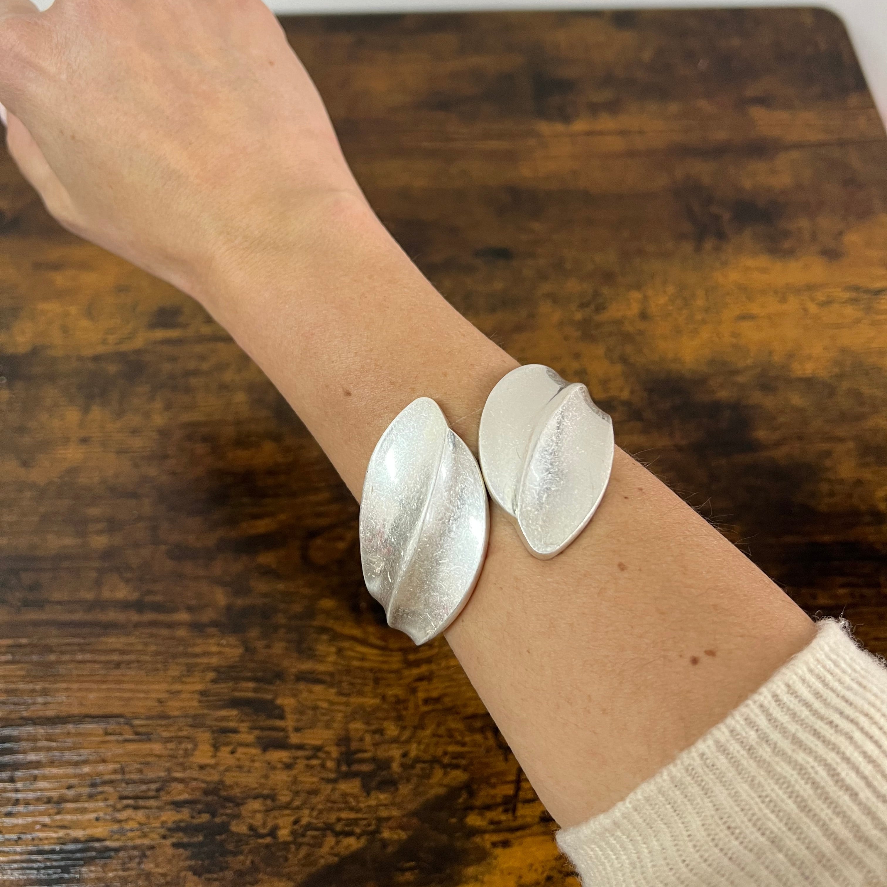 Bracciale rigido foglia argentato