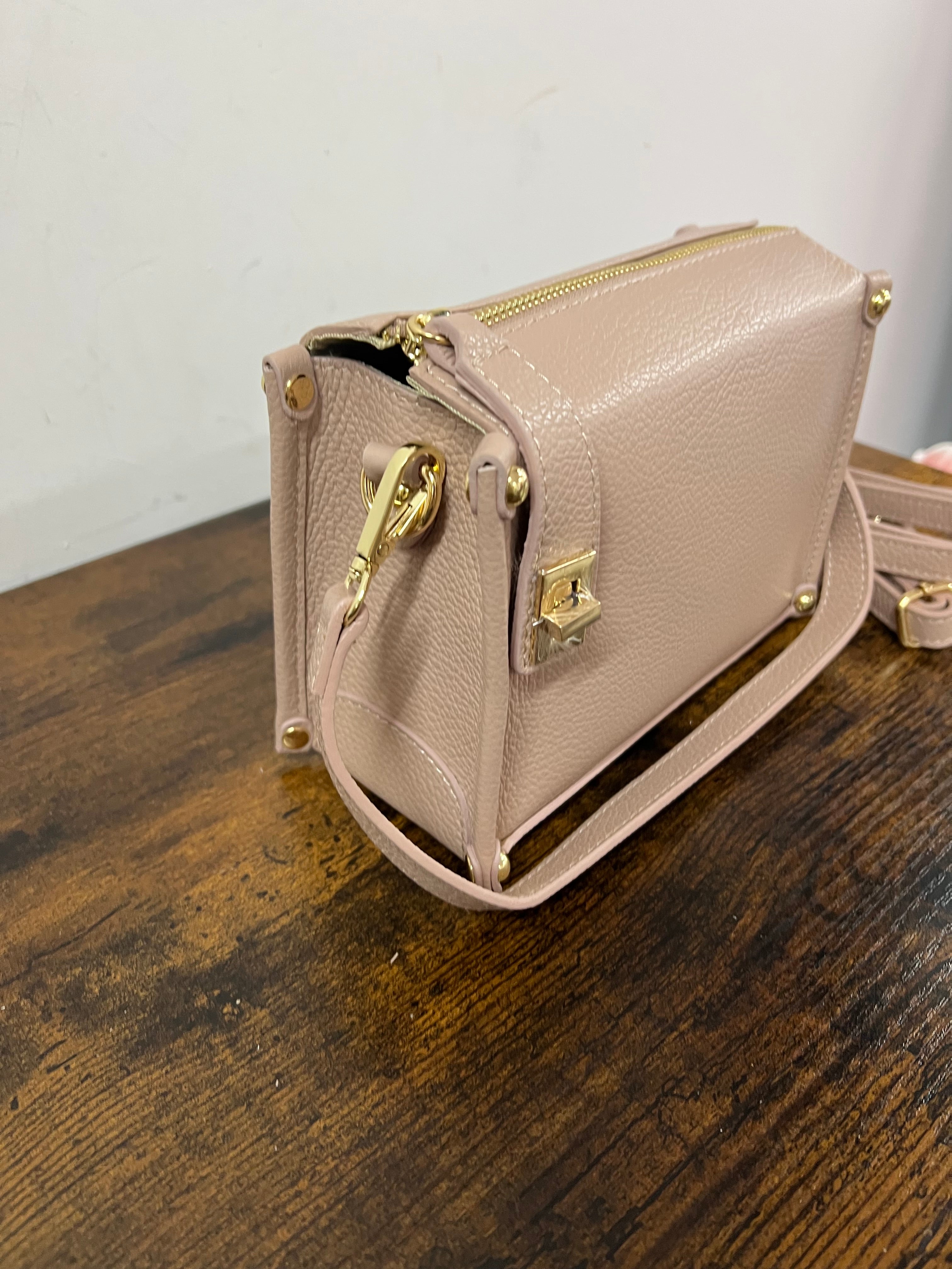 Twist mini nude
