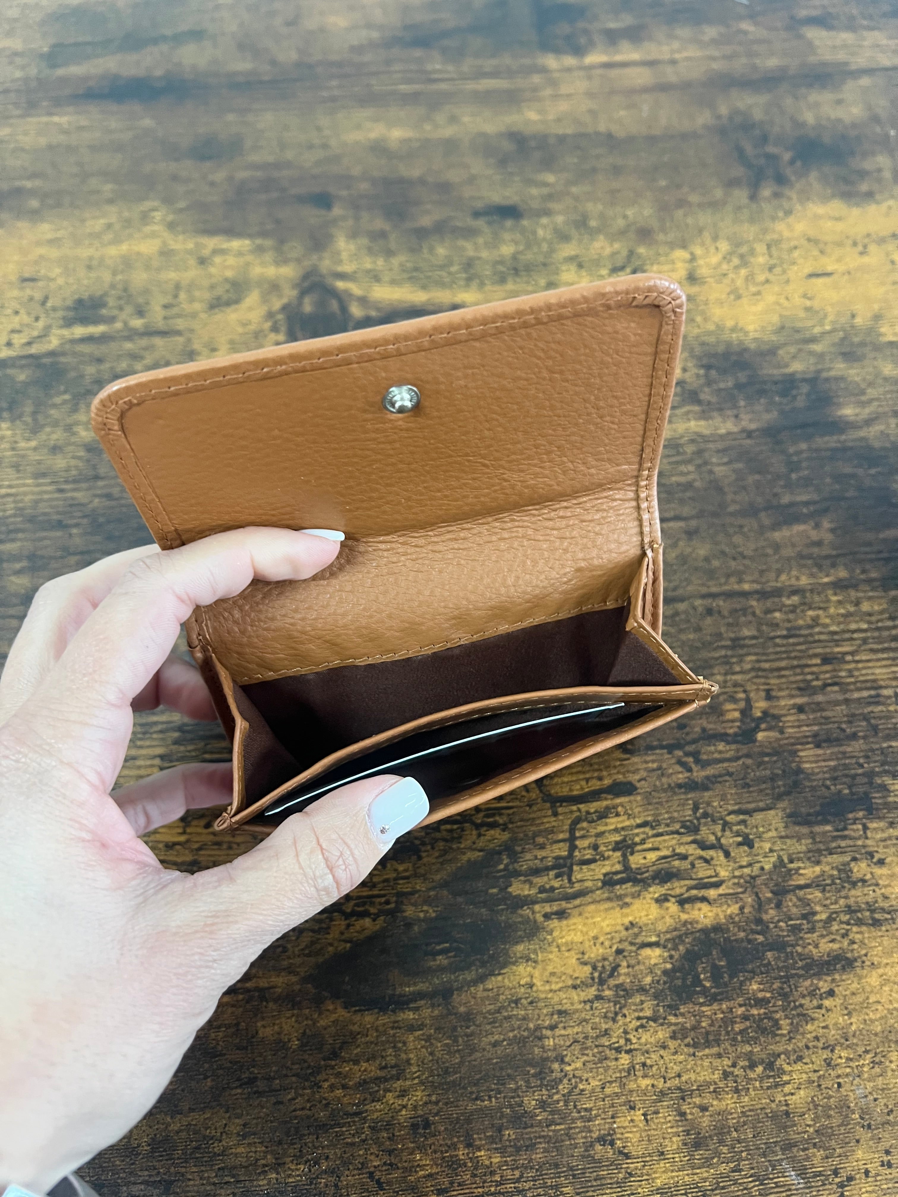 Compact basic dark extra leather