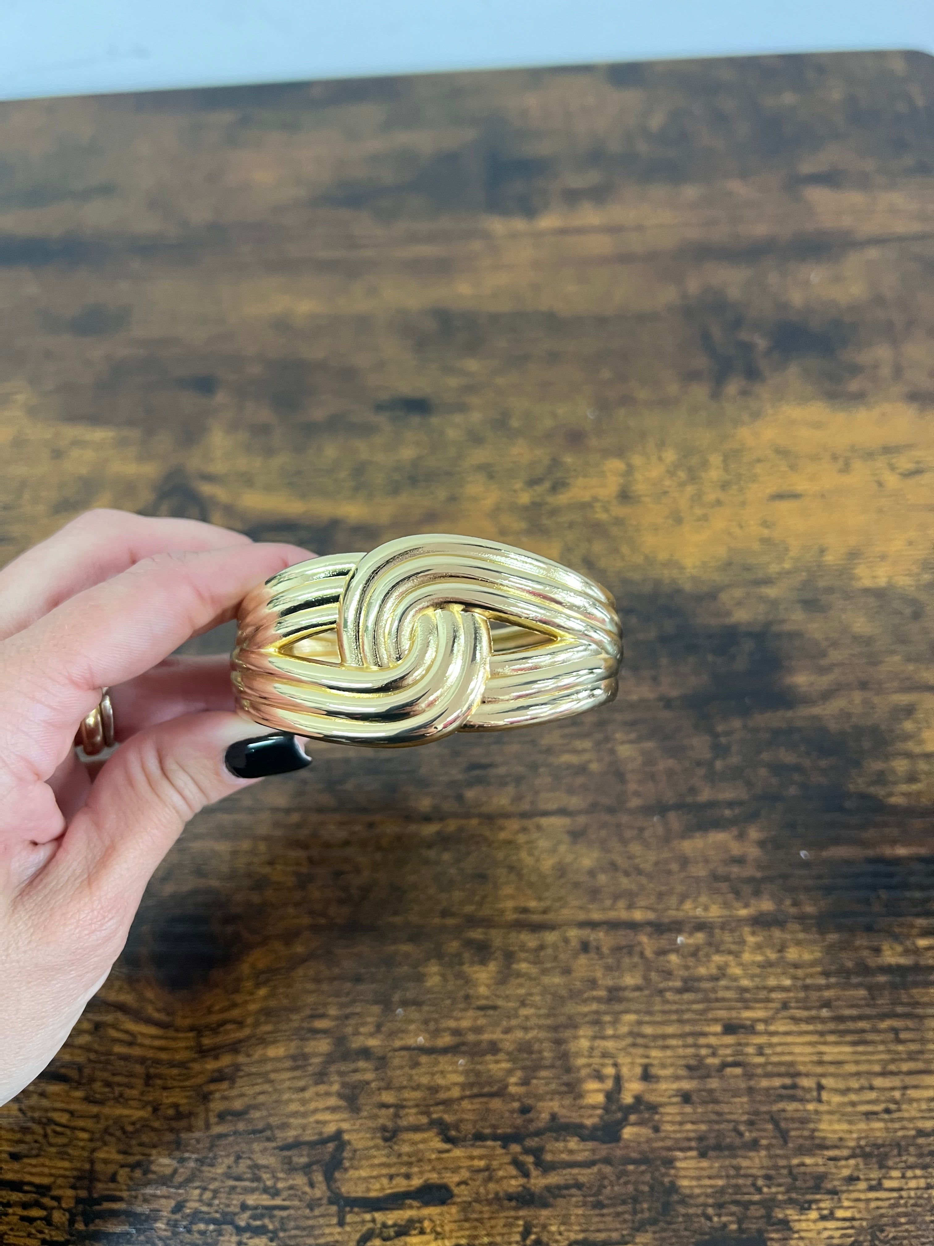 Bracciale rigido nodo dorato