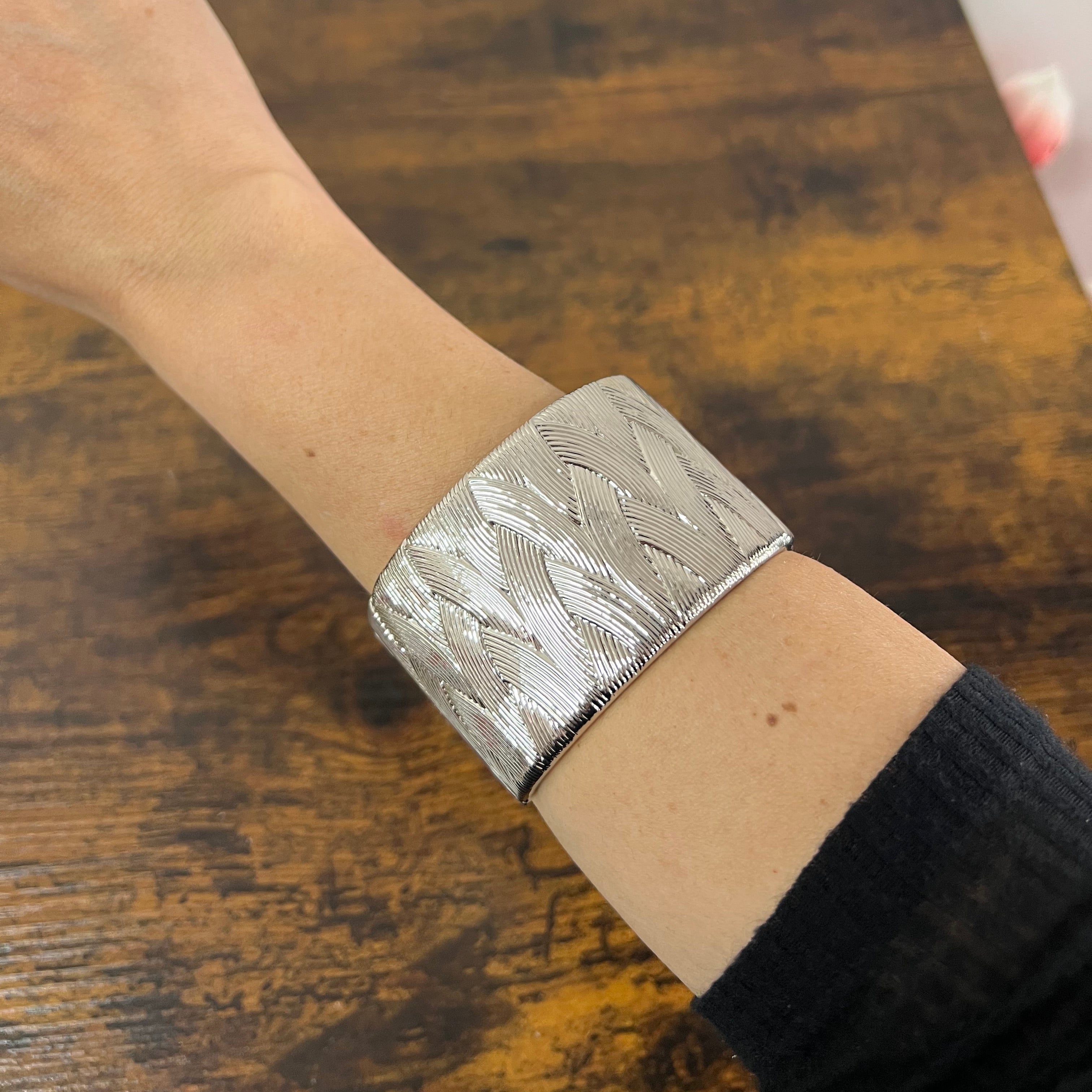 Bracciale rigido maxi intreccio argentato