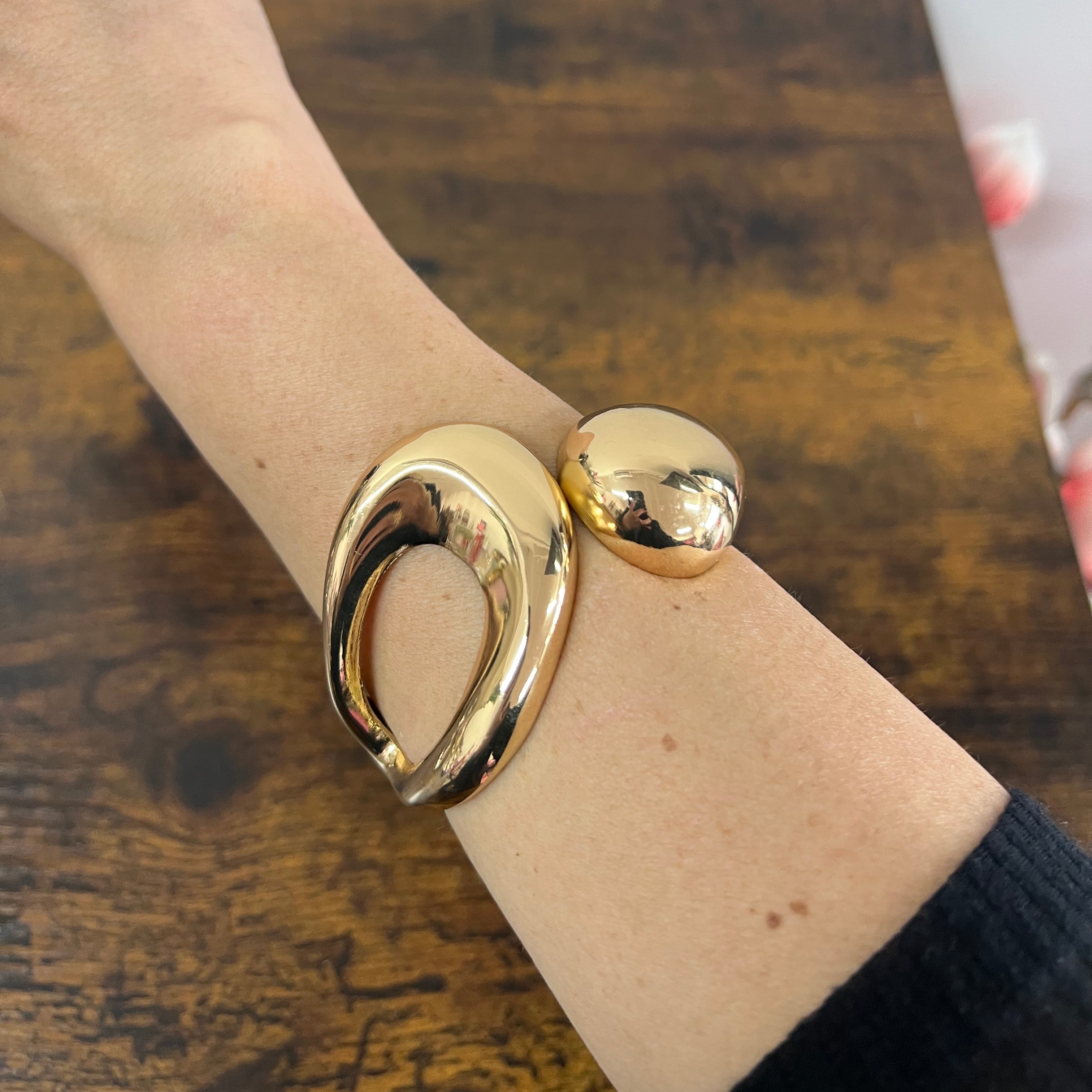 Bracciale rigido goccia dorato