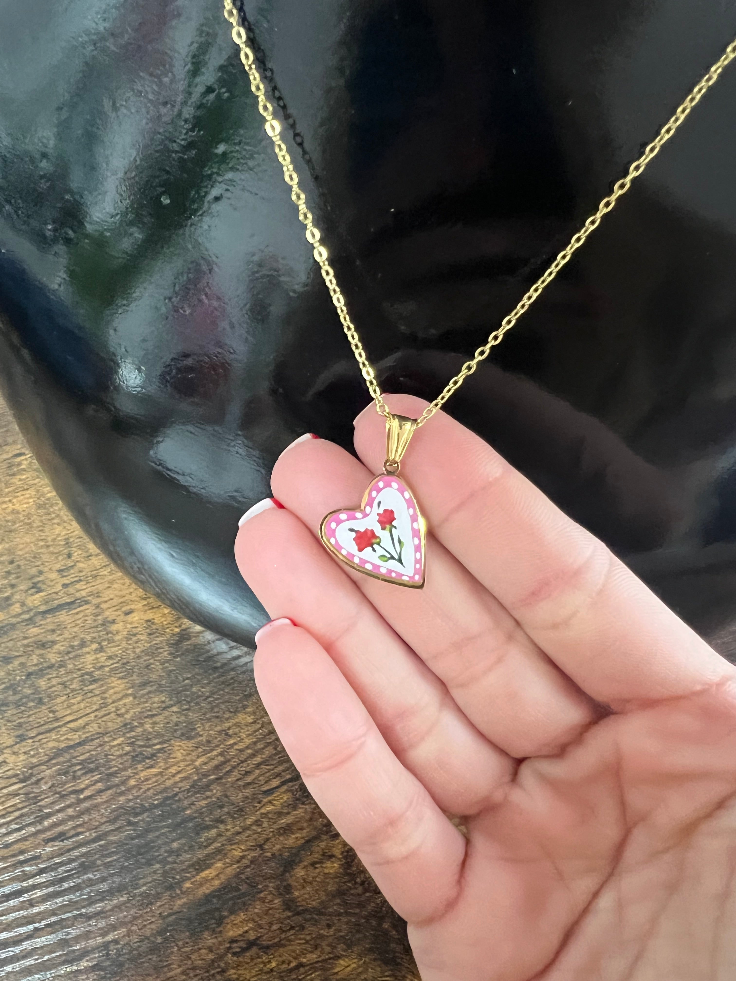 Heart flower tag necklace