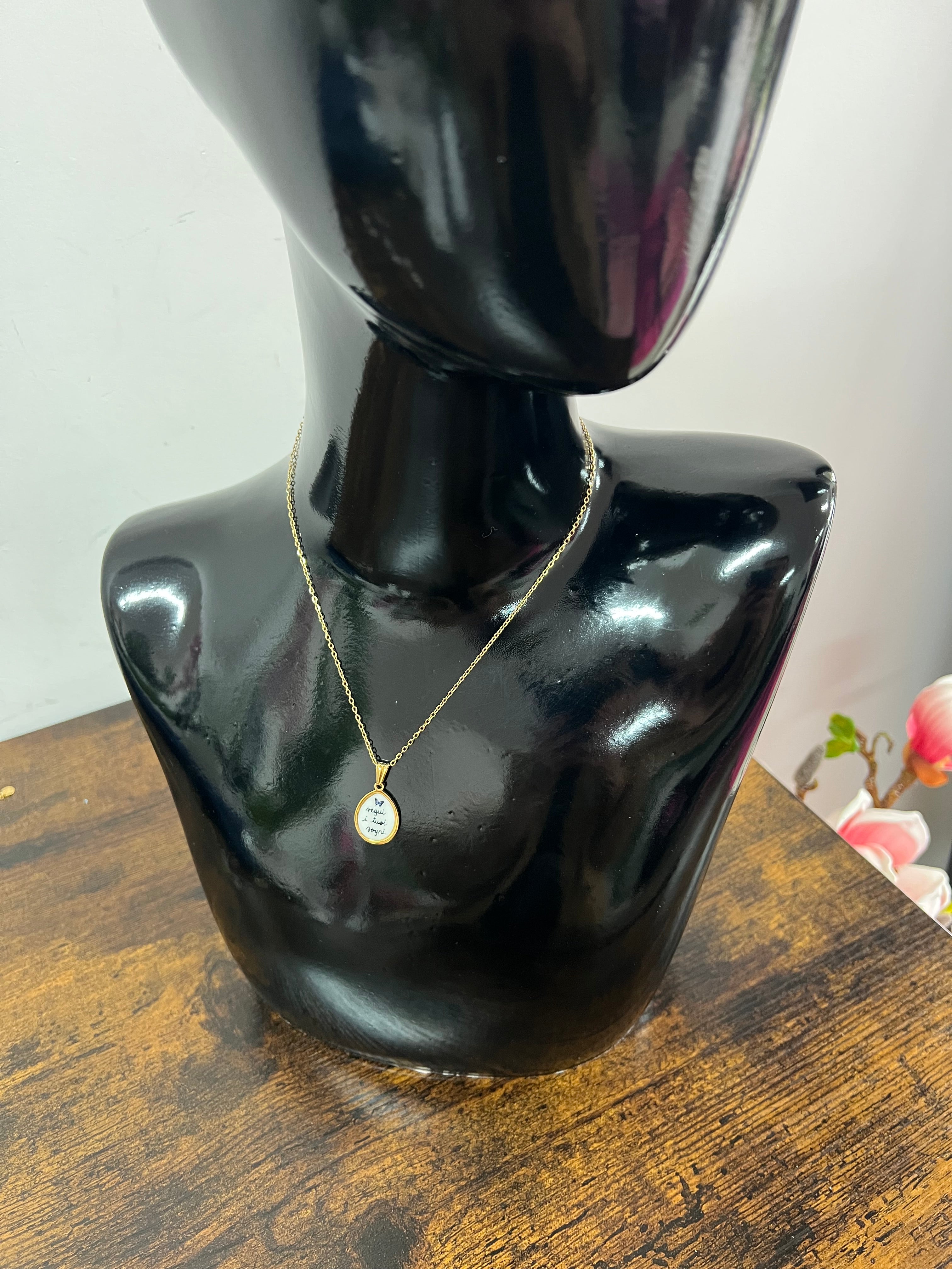 Necklace with "follow your dreams" charm